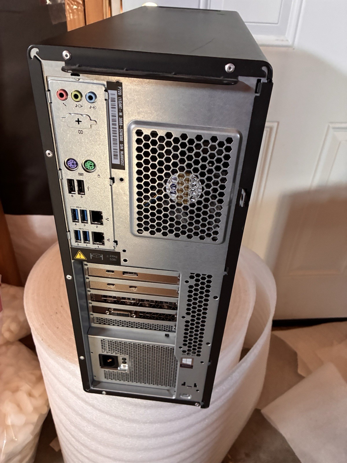 Lenovo ThinkStation P720 Workstation Xeon Gold 6136 64GB DDR4 No HD