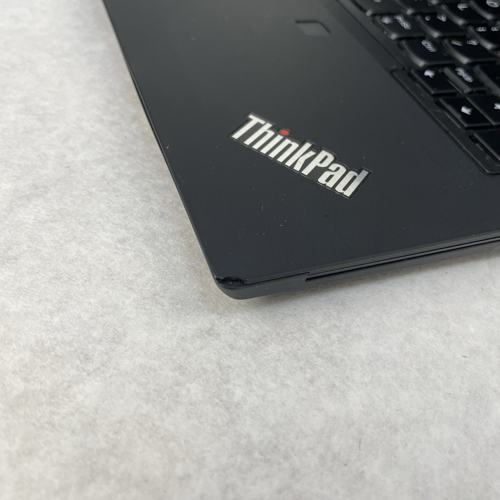 Lenovo ThinkPad T490 14″ i5-8365U 1.60 GHz 8 GB RAM No SSD/OS/AC – Chipped Palm