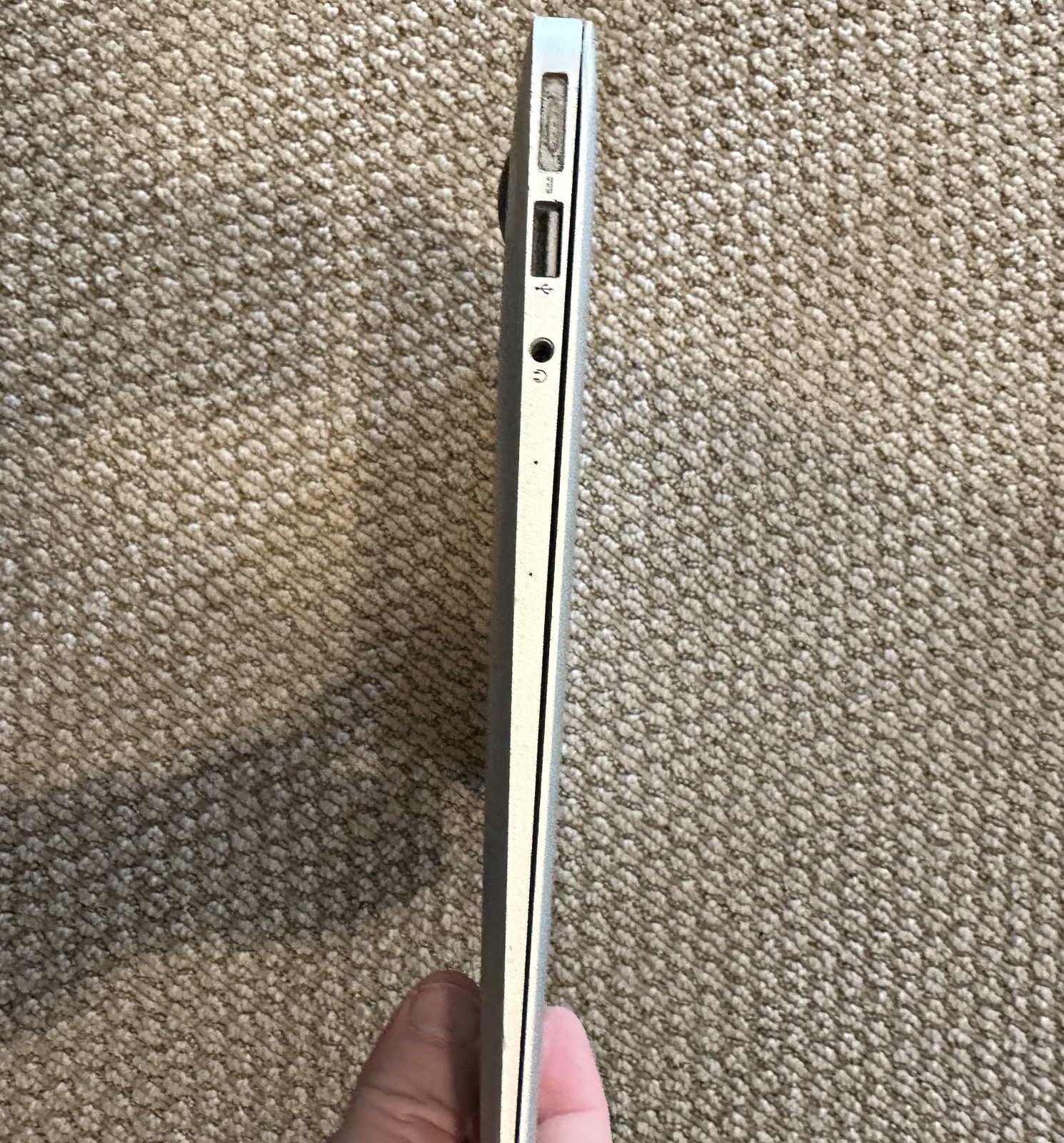 Apple MacBook Air 13.3″ (128GB SSD, Intel Core i5 5th Gen., 1.80 GHz, 8GB) A1466