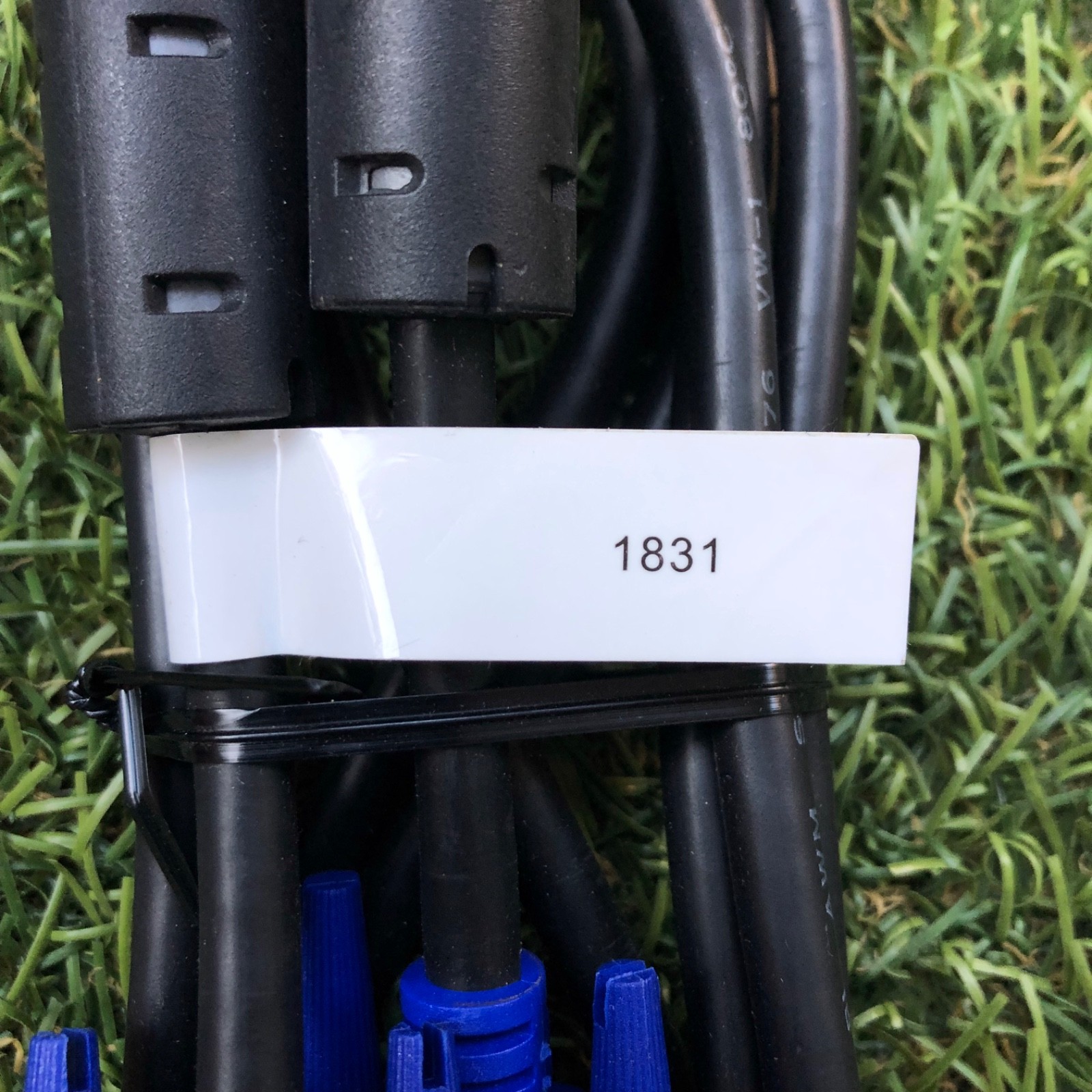 Baohing 5 ft 42.00200G105/1831 Black & Blue 15-pin VGA Cable