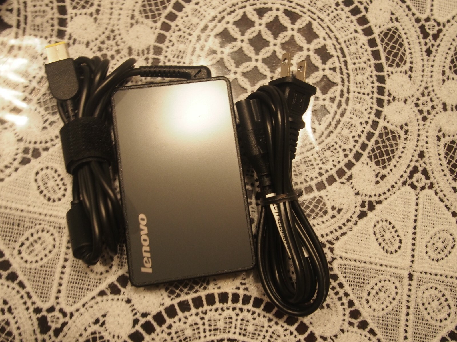 Original Lenovo ThinkPad 65W Slim AC Adapter (Slim Tip) US/Canada/Mexico 0B47455