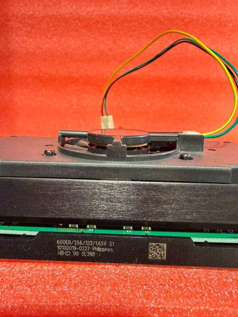 Intel Pentium III 600MHz SL3NB Slot 1 SECC2 256KB L2 Cache 133 FSB w/ Heatsink