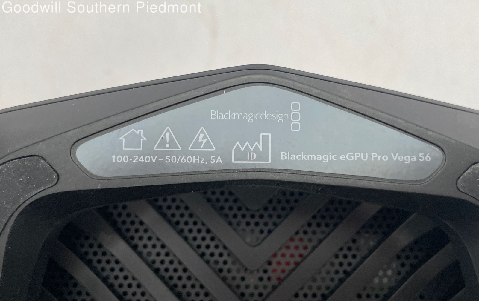 Blackmagic eGPU Pro Vega 56 AMD Radeon RX Vega 56 8GB HBM2 External GPU – Tested