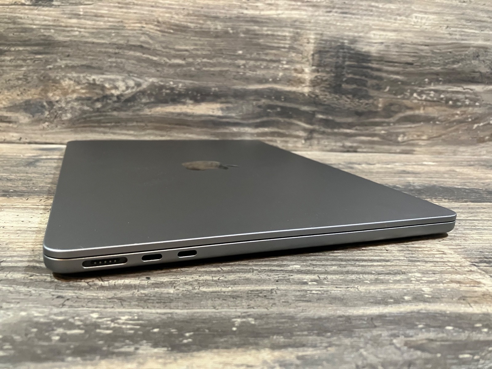 Apple MacBook Air 2022 13″ – M2 8 CPU / 8 GPU | 16GB RAM 256GB SSD *