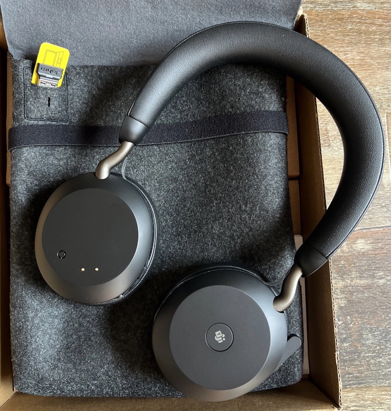 Jabra GN Evolve2 75 Bluetooth Headset W/ Charging Stand HSC150W Black