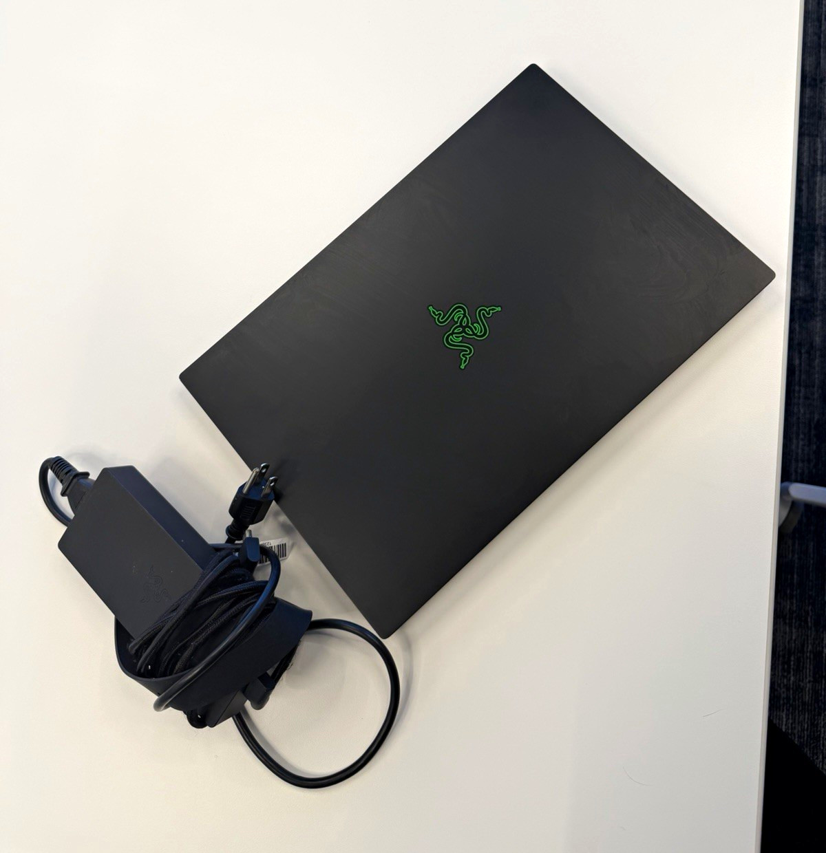 Razer Blade 15.6in i7-10750H 16GB RTX 2060 SSD 1080p Black Charger