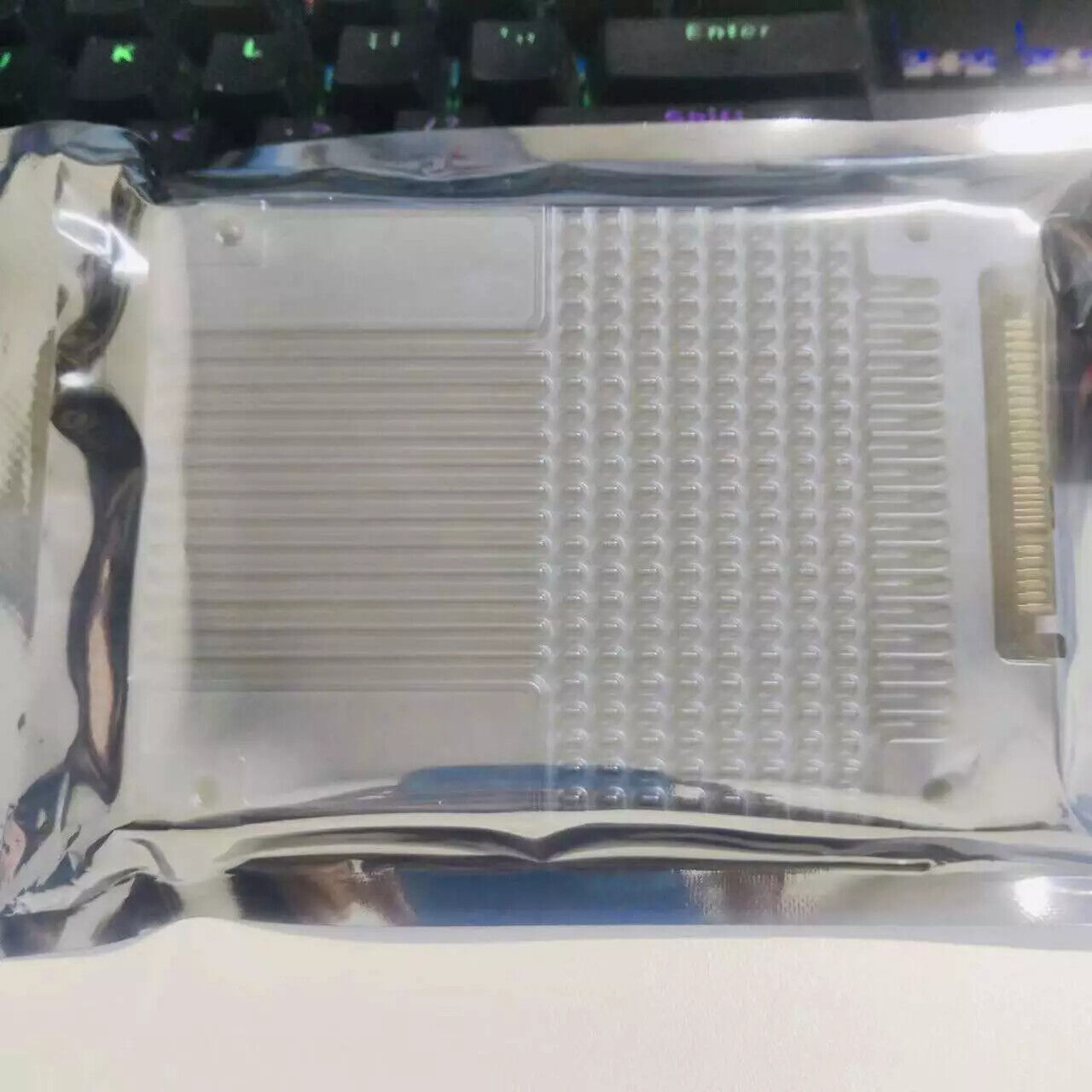 Intel DC P4610 6.4TB SSD 2.5″ U.2 PCIe NVME Solid State Drive SSDPE2KE064T8