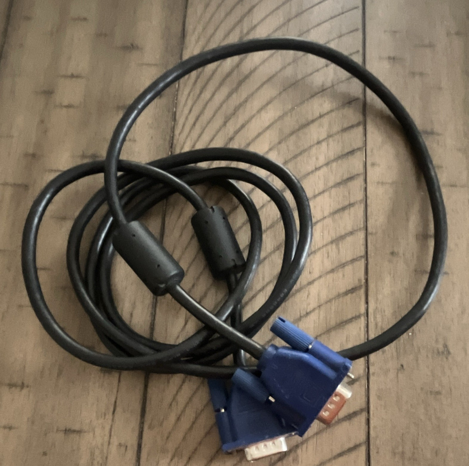 VGA/SVGA D-Sub DE-15 15-Pin Male to Male Cable w/ Ferrite Black Blue