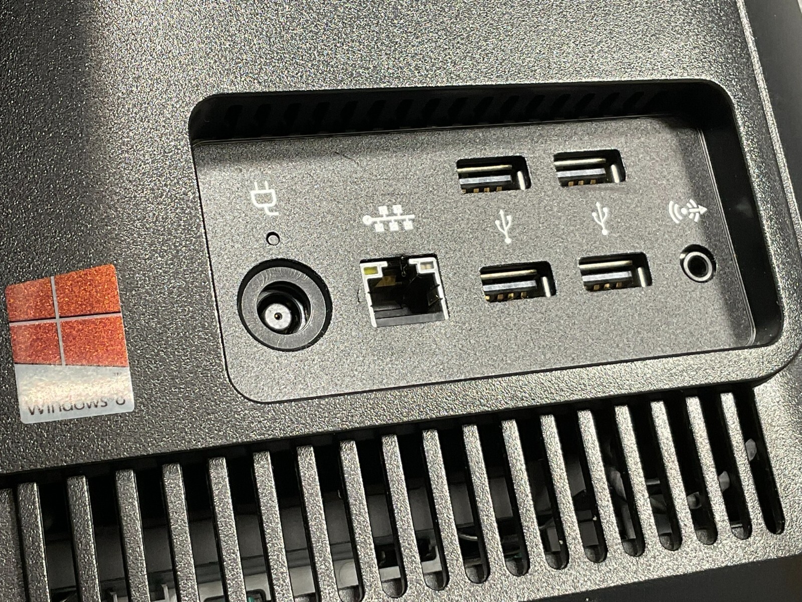 HP Pavilion 20-b014 20″ All-in-One Desktop PC Computer Used