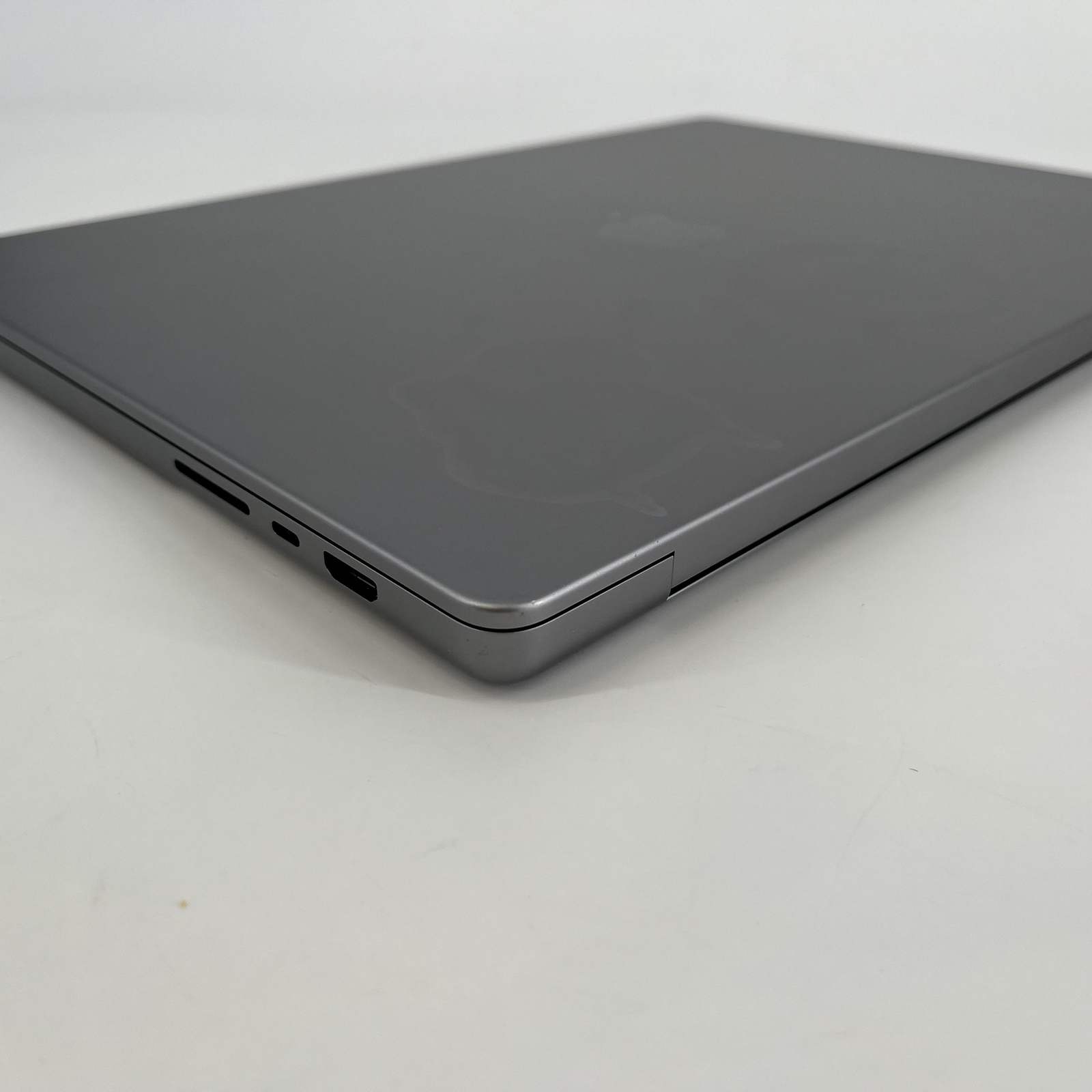 Apple MacBook Pro 16 Space Gray 2021 3.2GHz M1 Max 10-Core/32-Core 32GB 1TB Good