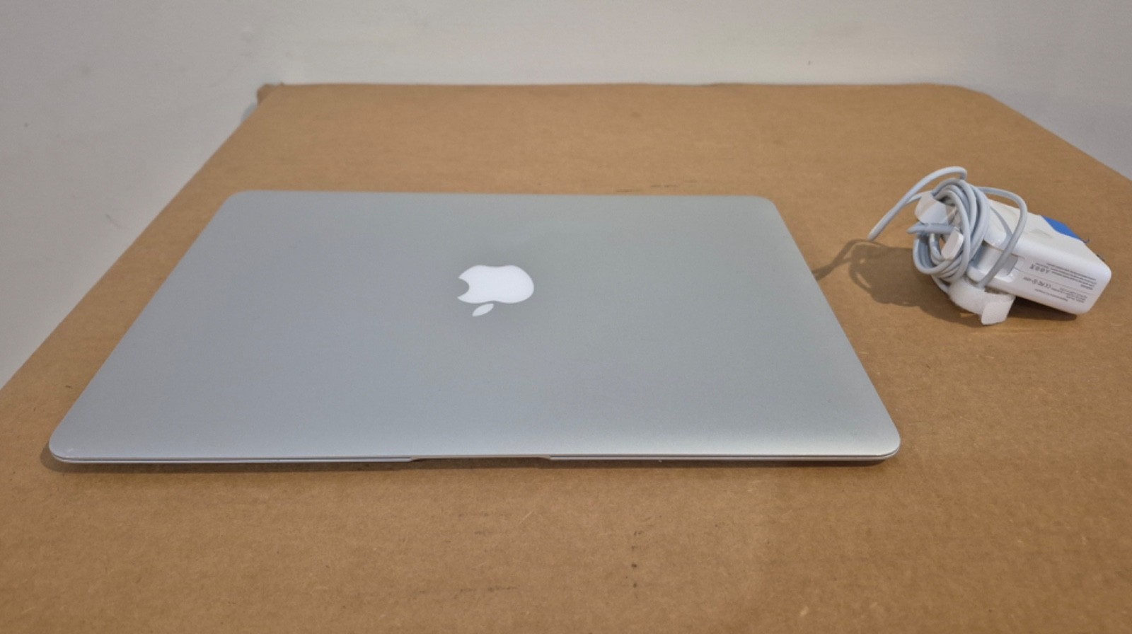 Apple MacBook Air 13.3″ 2017 (128GB SSD, Intel Core i5 5th Gen., 1.80 GHz, 8GB)