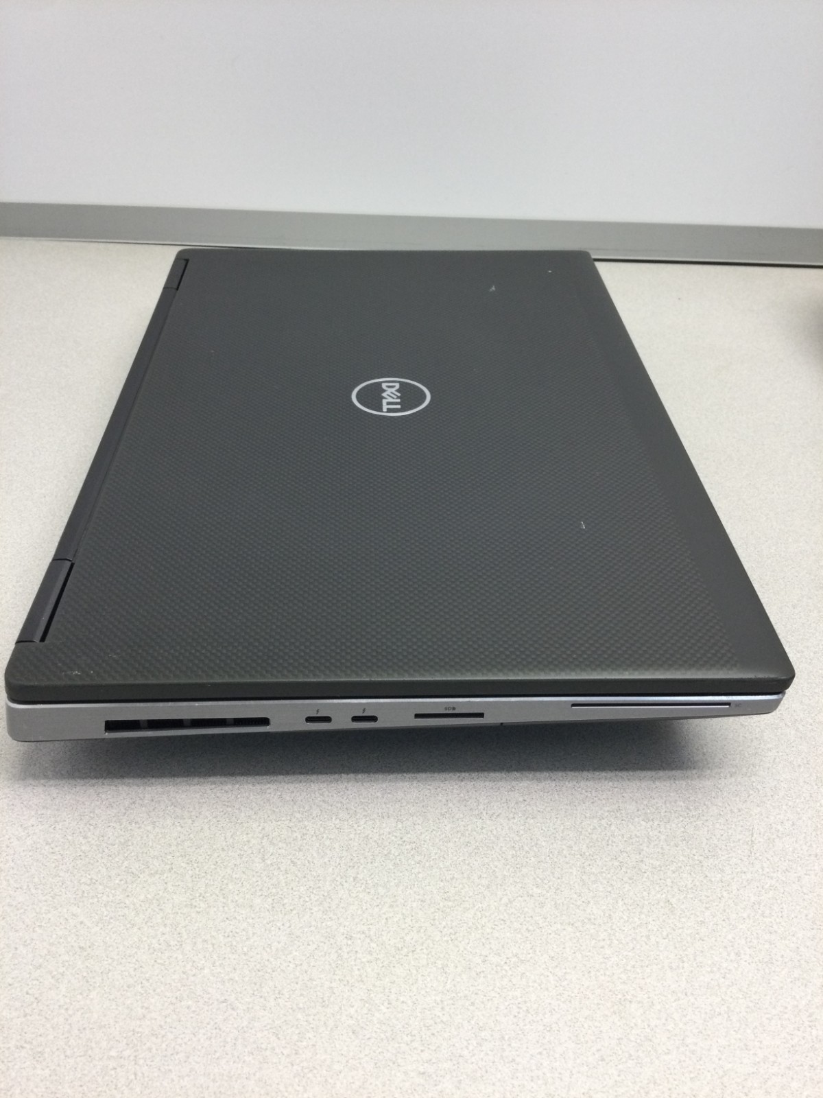 Dell Precision 7740 17.3″Core i7-9750H 48GB RAM 256 GB SSD 2.60GHz WIN 11 PRO