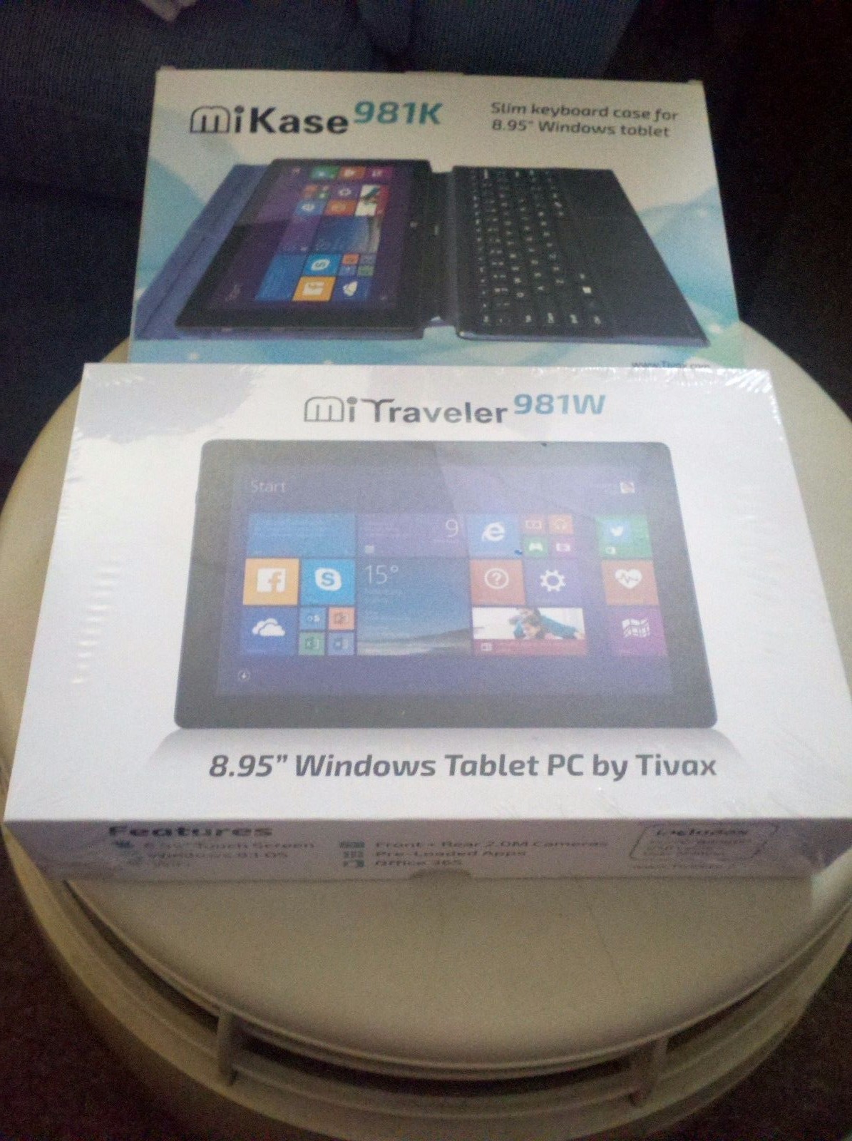 Brand New 8.95 Windows 8.1 Tablet PC + 9″ Magnetic Folding Tablet Case–Black