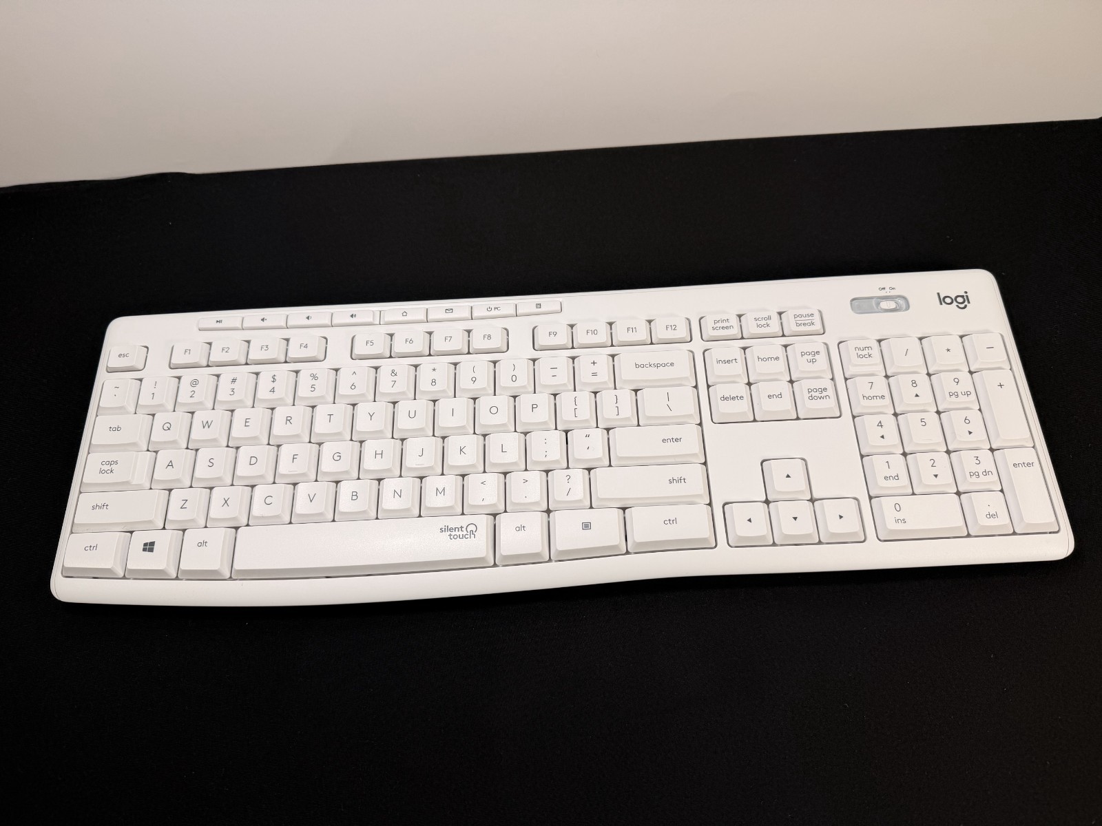 Logitech MK295 Silent Wireless Keyboard and Mouse Combo – White – UNUSED NO BOX