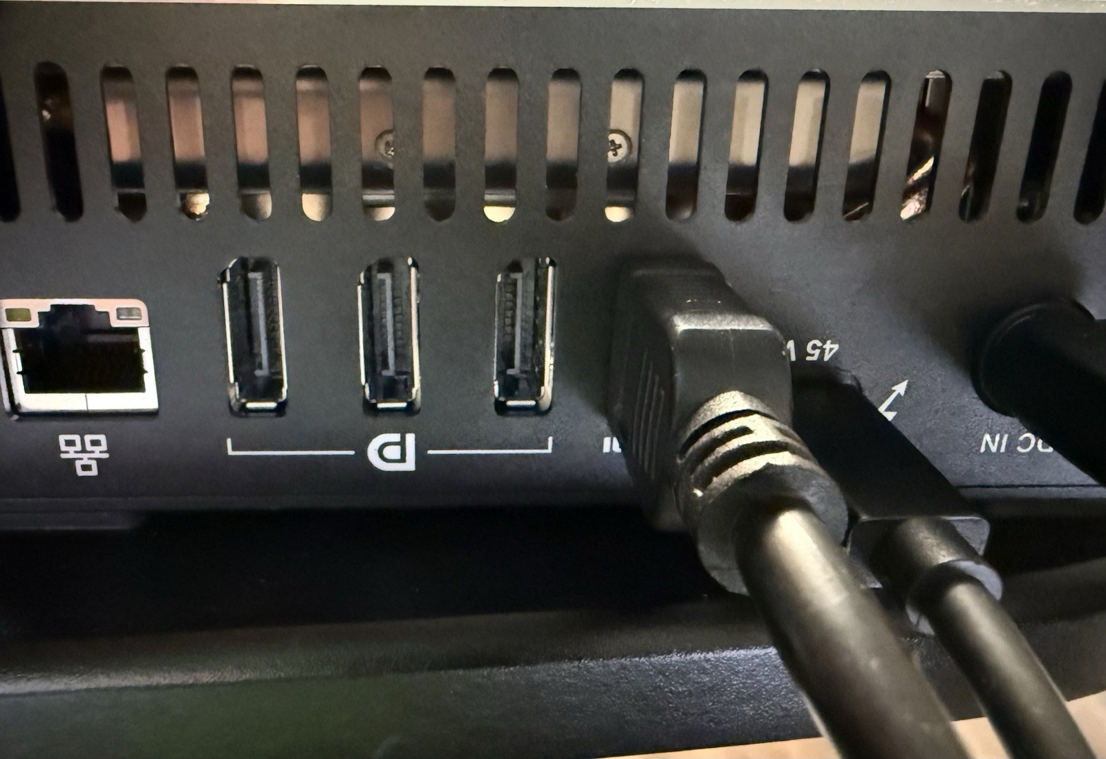 Thunderbolt eGPU Dock – AMD Radeon RX 6600 XT w/ Ethernet and USB 3