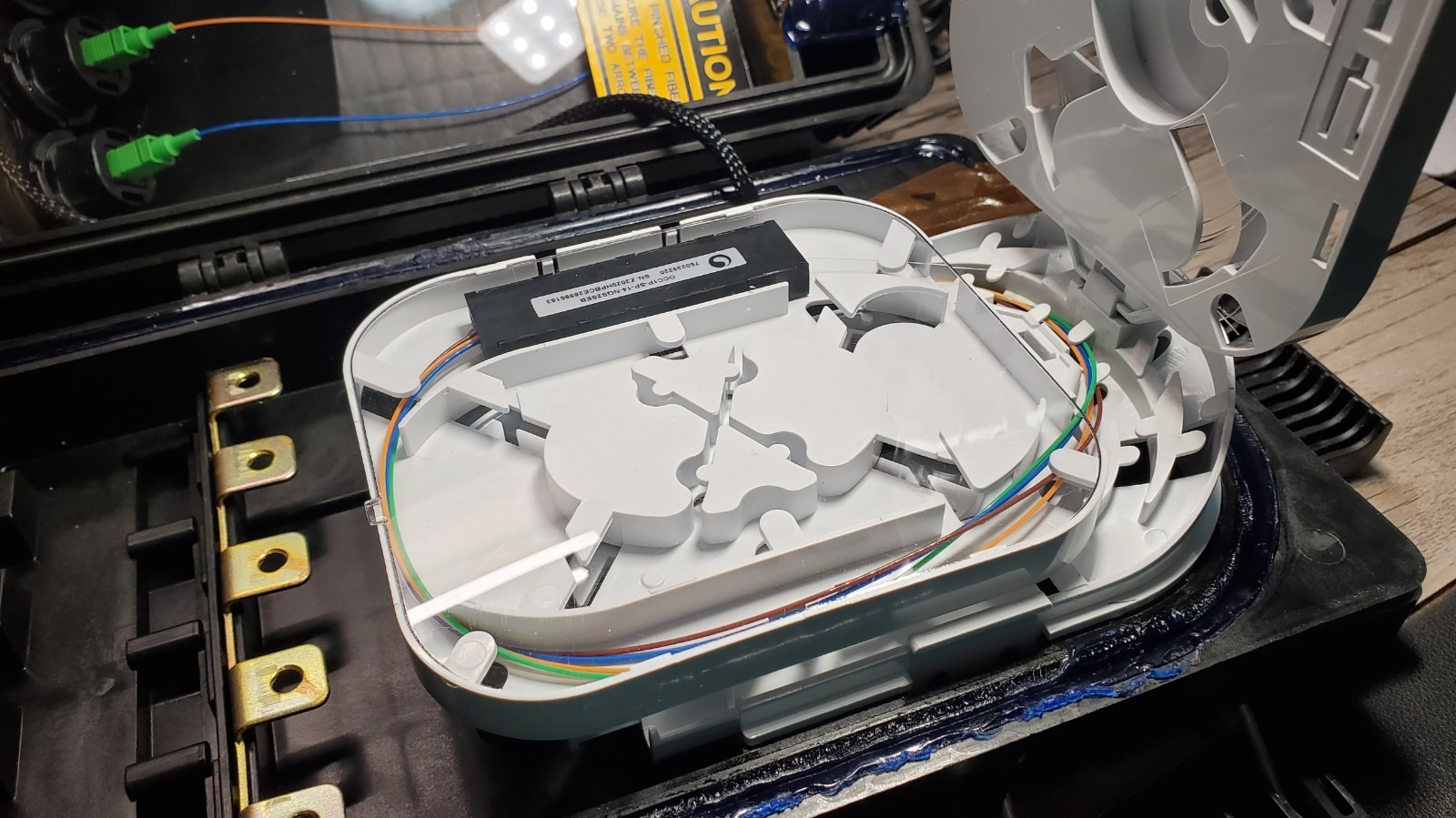 CommScope Fiber Mini-OTE 300 Enclosure 760256493 w/ 1X4 Splitter OCC1P-10400 Kit