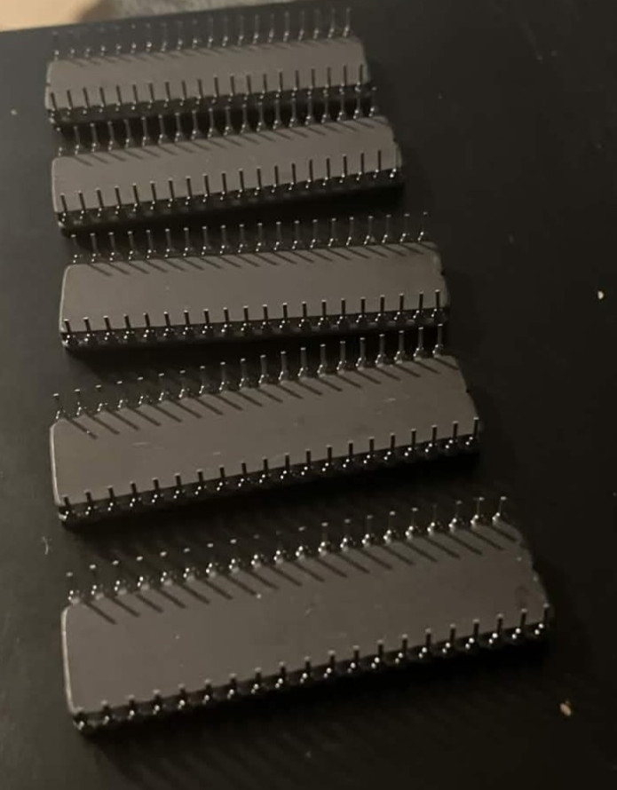 Many Used Vintage Computer Chips – some corrosion -untested
