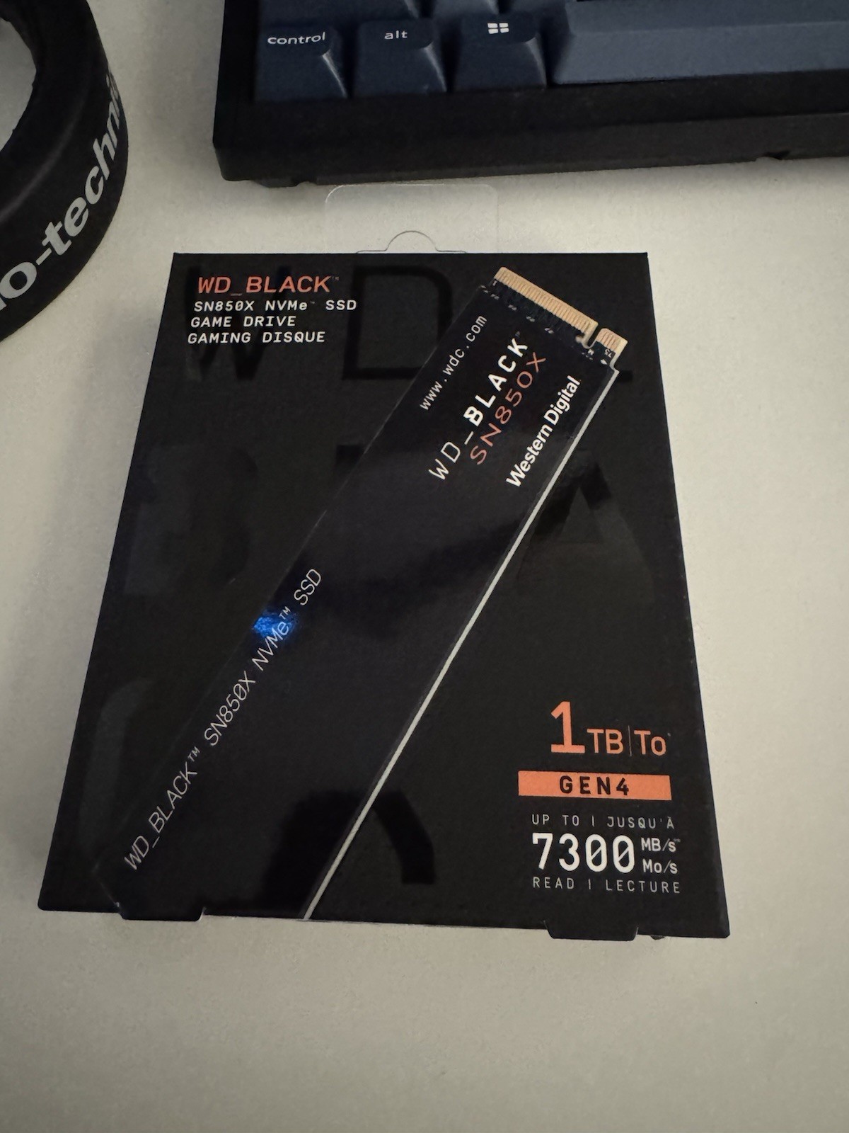 Western Digital WD_BLACK SN850X 1TB NVMe Internal SSD (WDS100T2X0E)