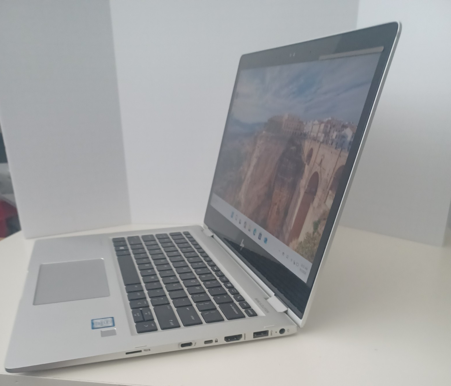 HP EliteBook Touchscreen HSN-104C 13” 16GB RAM intel i5-7300u – 256 GB SSD-Win11
