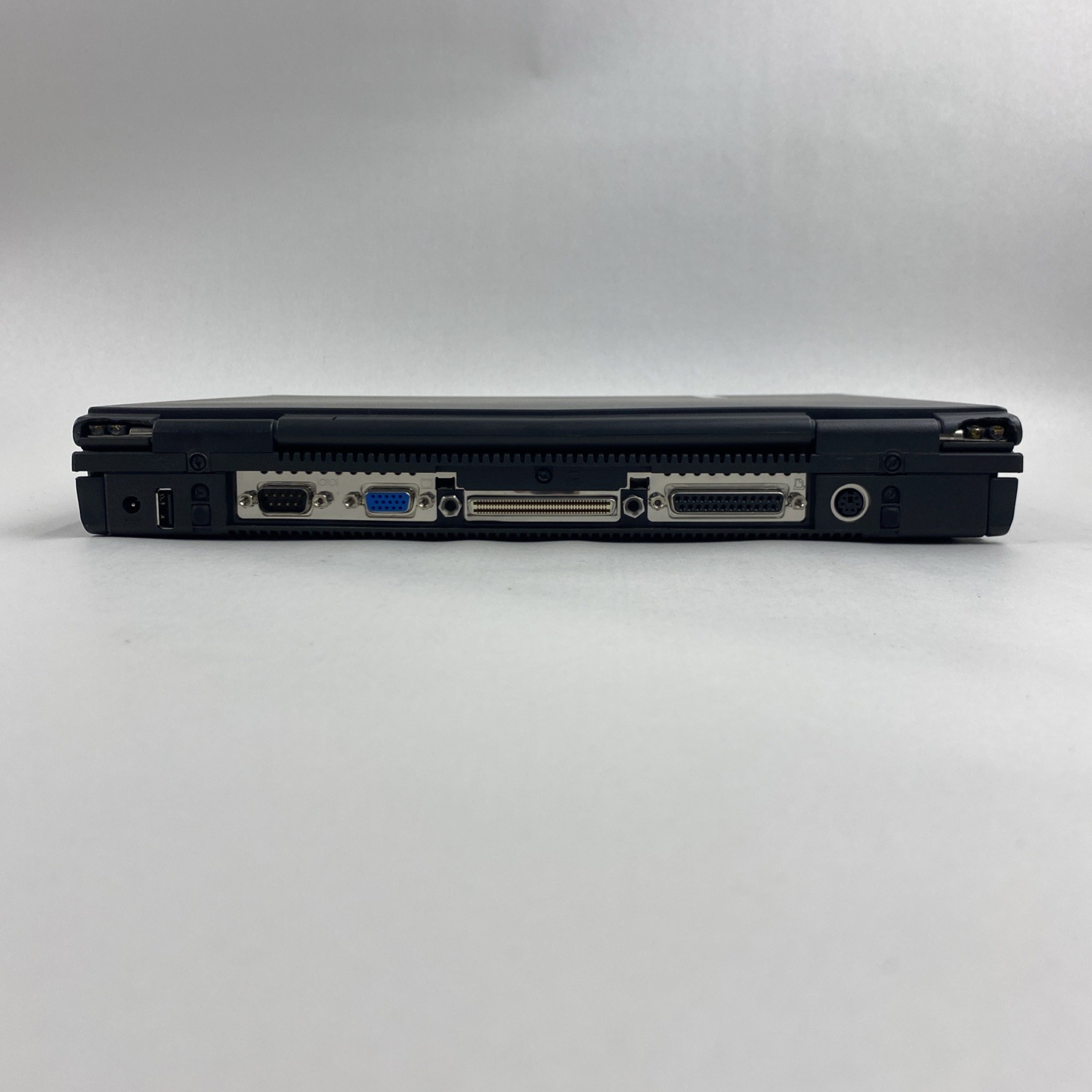 Compaq Armada E500 Intel Pentium III 0.70GHz 128MB RAM 14″ No Battery No HDD/OS