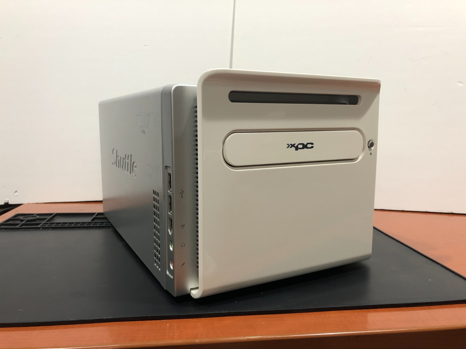 Shuttle XPC SB86i Windows XP Retro Gaming PC – Pentium 4 HT, 1GB DDR, ATI RADEON