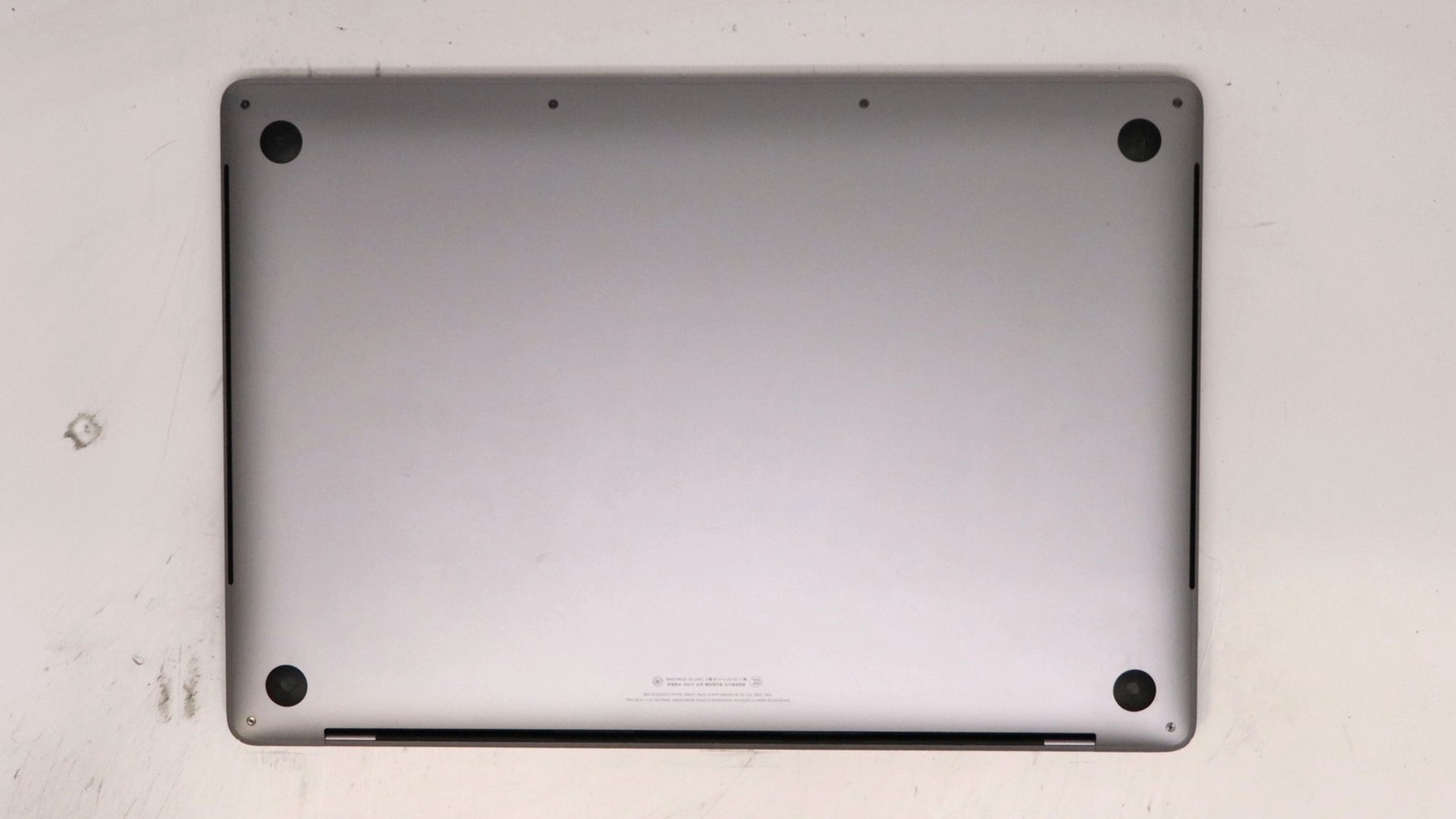 Apple Macbook Pro 15″ i9-9980HK 16GB 512GB CHP KBD – Good READ DESC