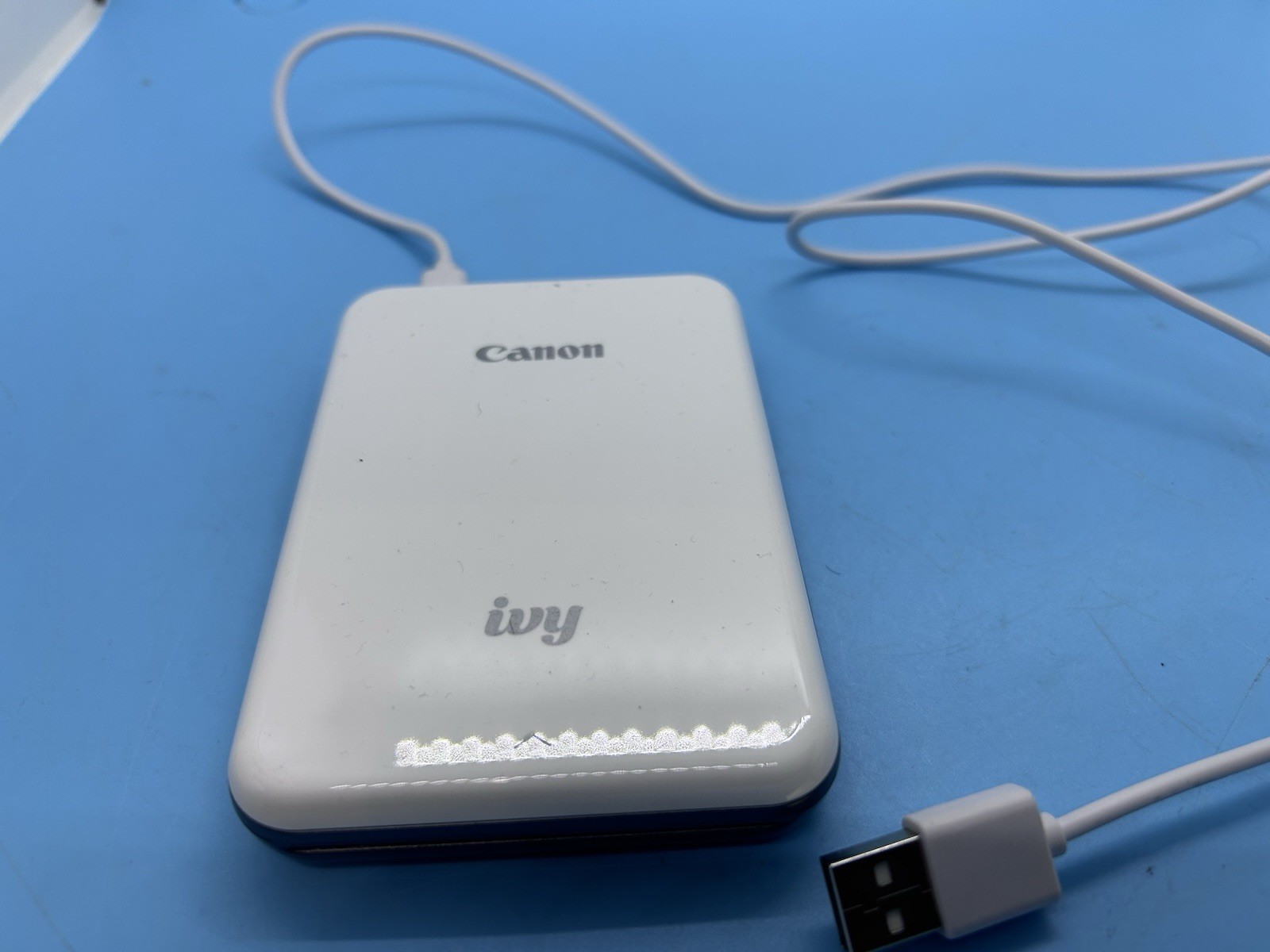 Canon Ivy Mini Mobile Photo Printer w/ Cord. White PV-123