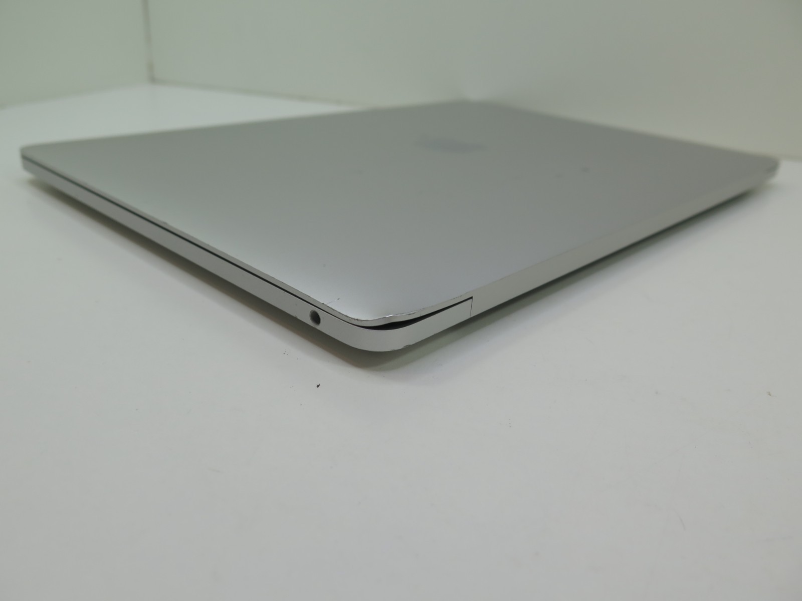 APPLE MACBOOK PRO 2020 13″ SILVER 8-CORE M1 16GB 512GB +BATTERY COUNT @ ONLY 262