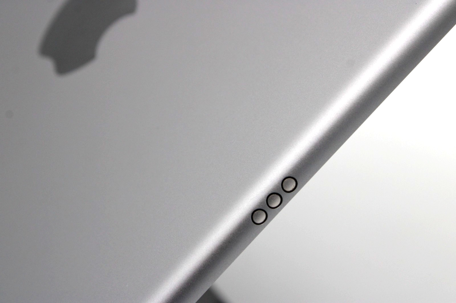 Apple iPad Pro 1st Gen A1673 32GB 9.7″ Space Gray