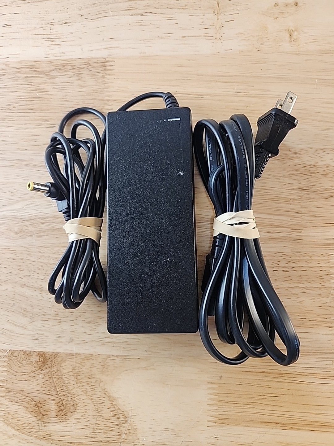 Genuine Fujitsu 80W AC Adapter ADP-80NB A 19V 4.22A Power Supply Charger