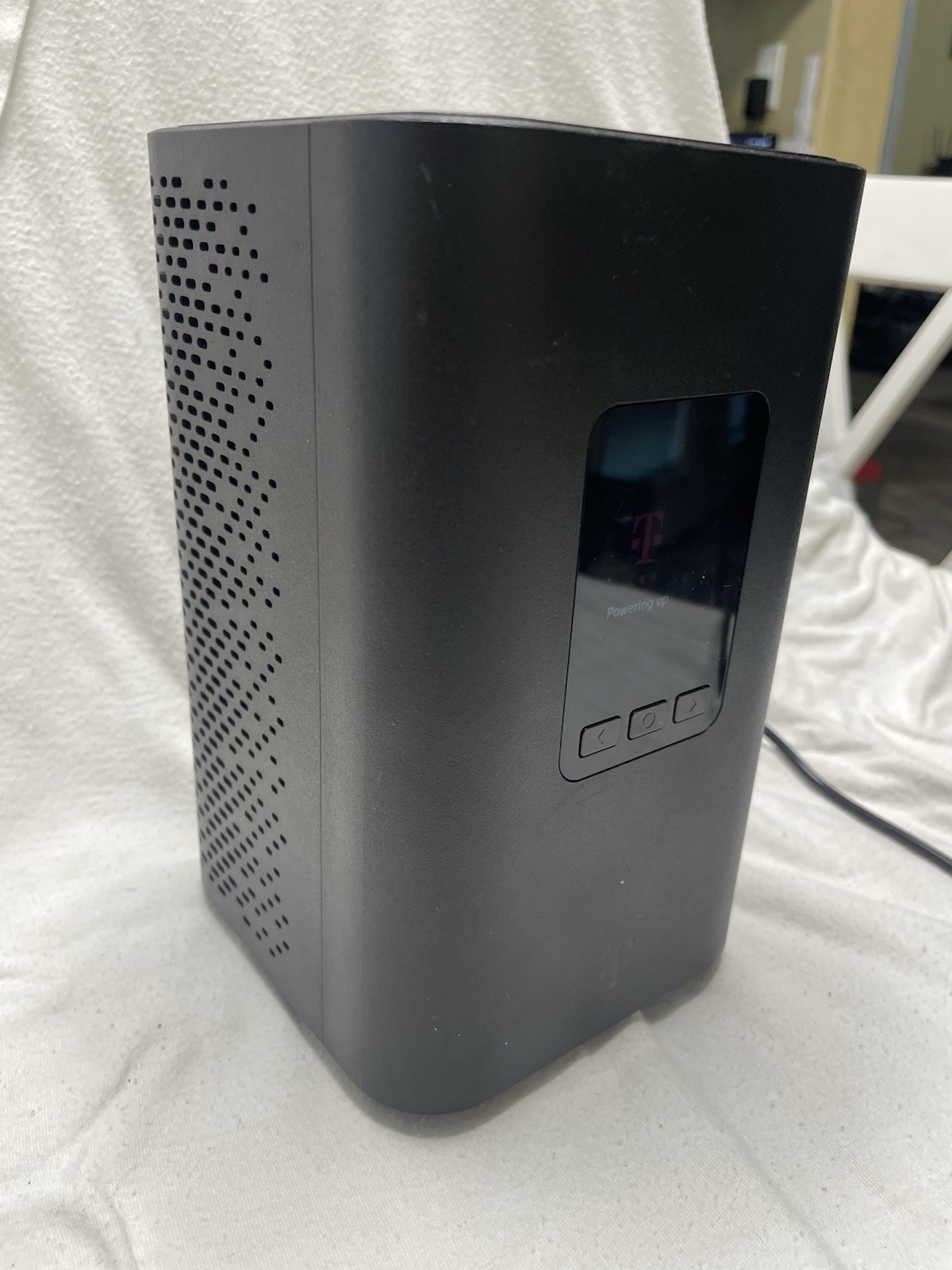 T-Mobile ARC KVD21 5G Home Internet Wi-Fi Gateway – Black – Used