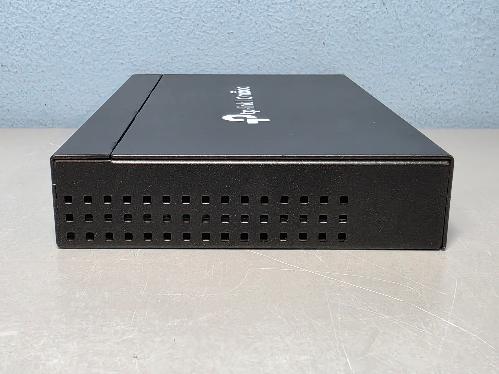 TP-Link Omada 8-Port Gigabit Easy Managed Switch ES208G Preowned