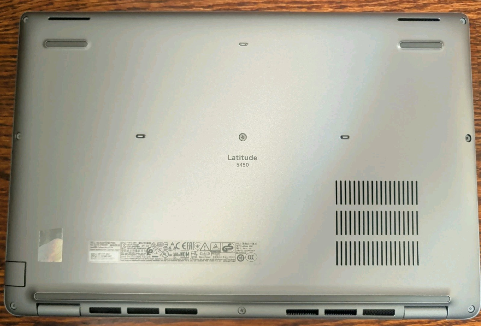 Dell Latitude 5450 14″ 32GB 512GB, Titan Grey NOS minor cosmetic flaw