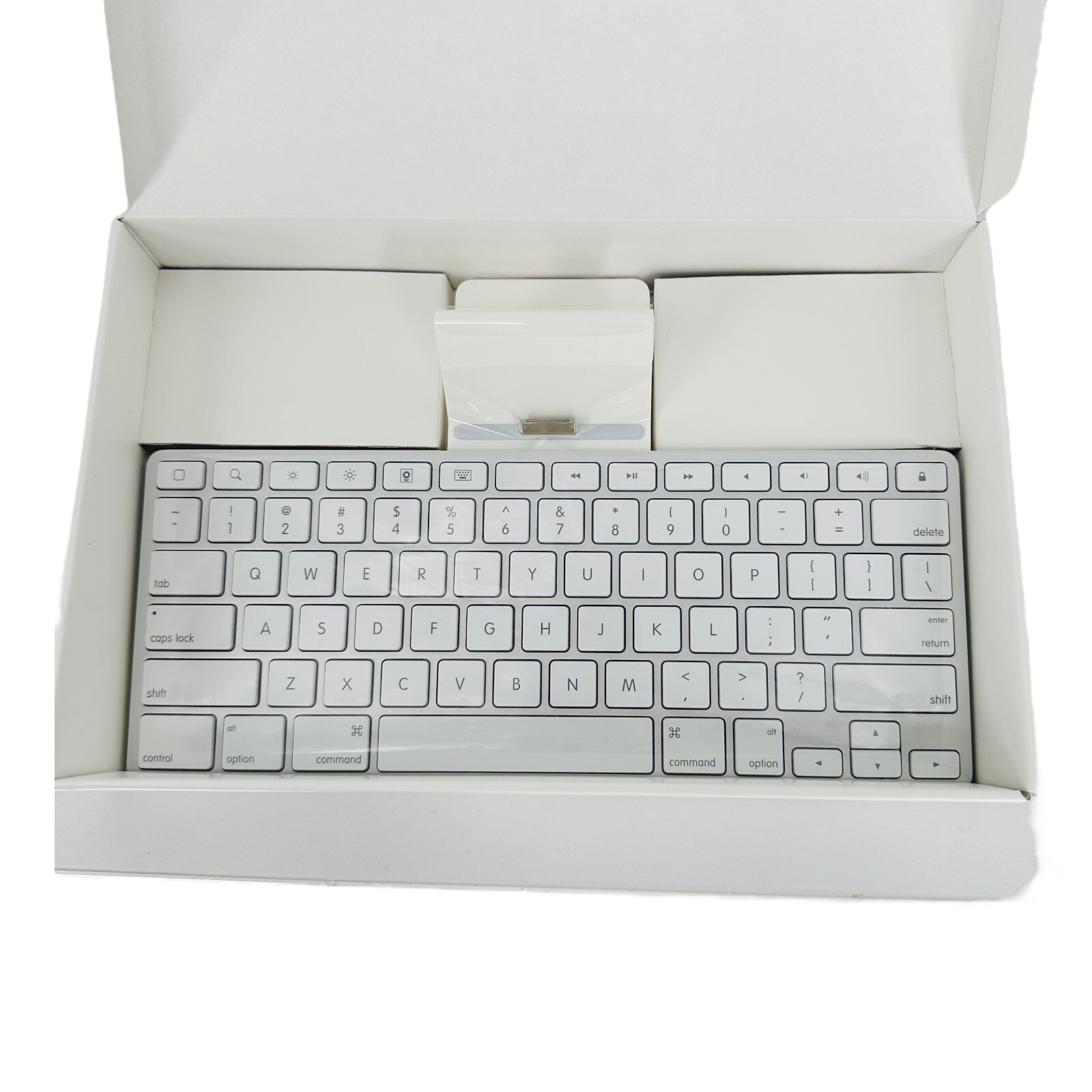 Apple iPad Keyboard Dock Model A1359 MC533LL/B w/ Original Box New 2010