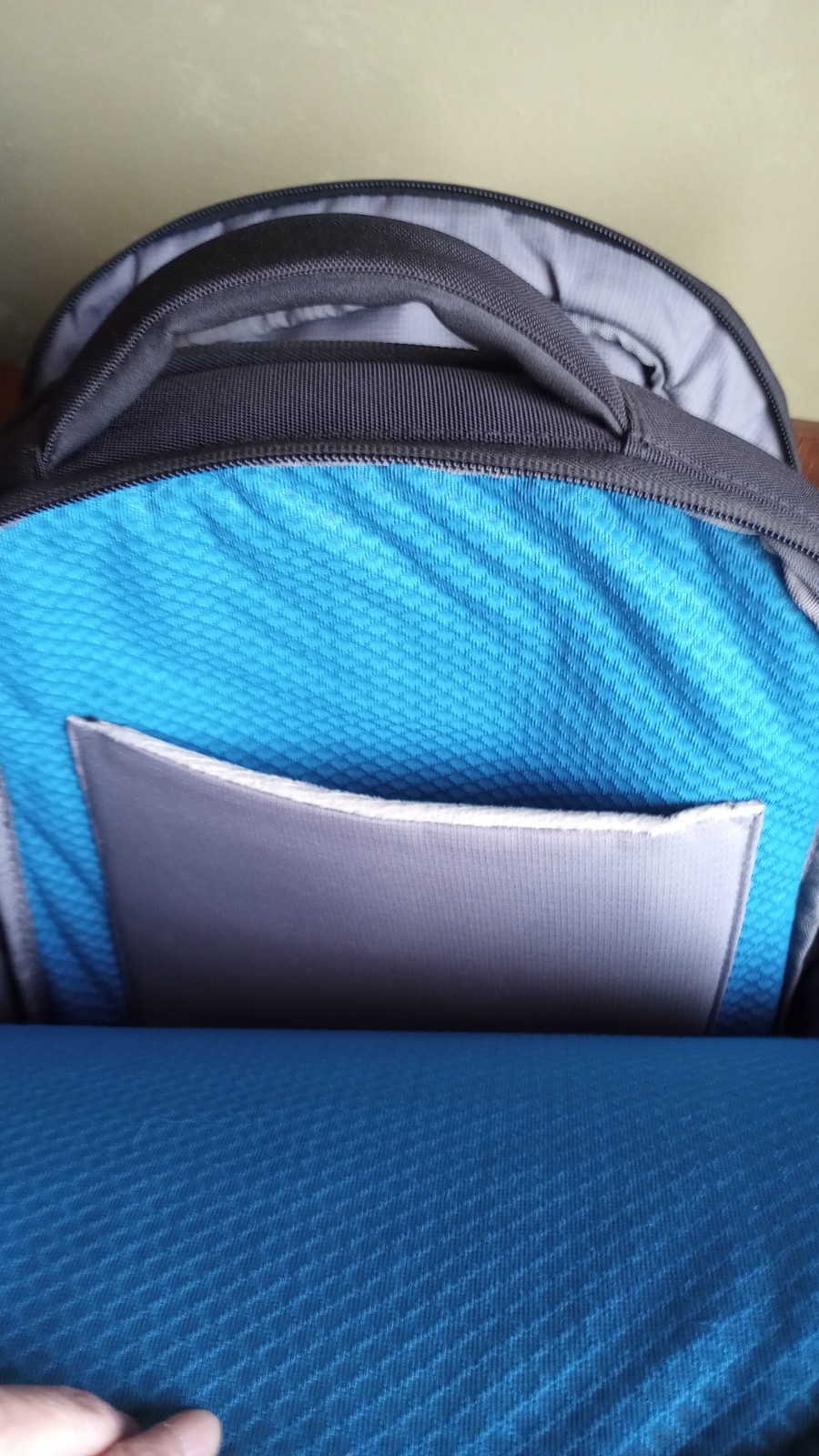 Alienware AWV17BP2.0 Vindicator 17″ Laptop Backpack Padded, Black/Blue/Gray