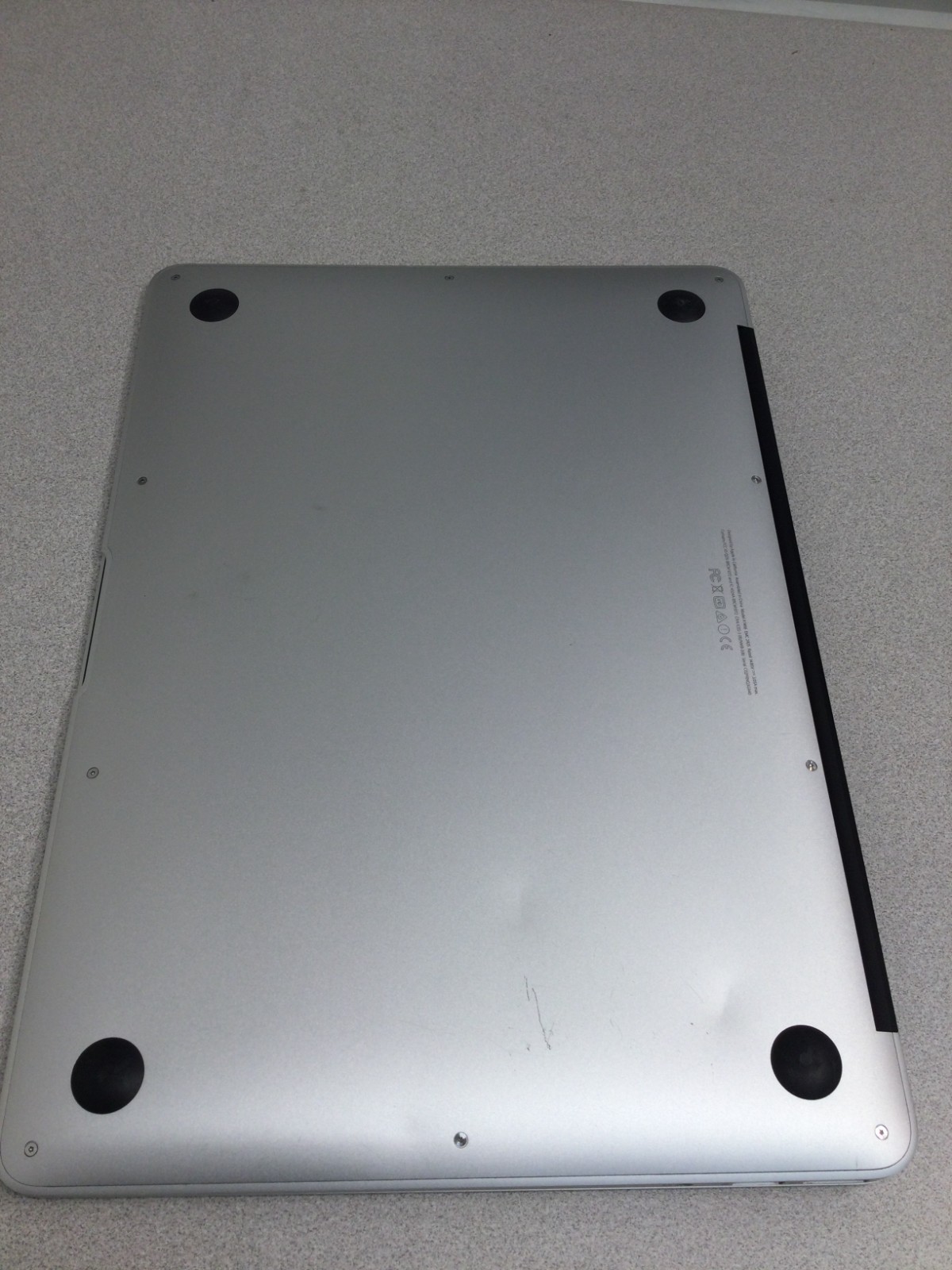 Apple MacBook Air 13.3″ 128 GB SSD, Intel Core i5 5th Gen., 1.6 GHz, 4 GB RAM