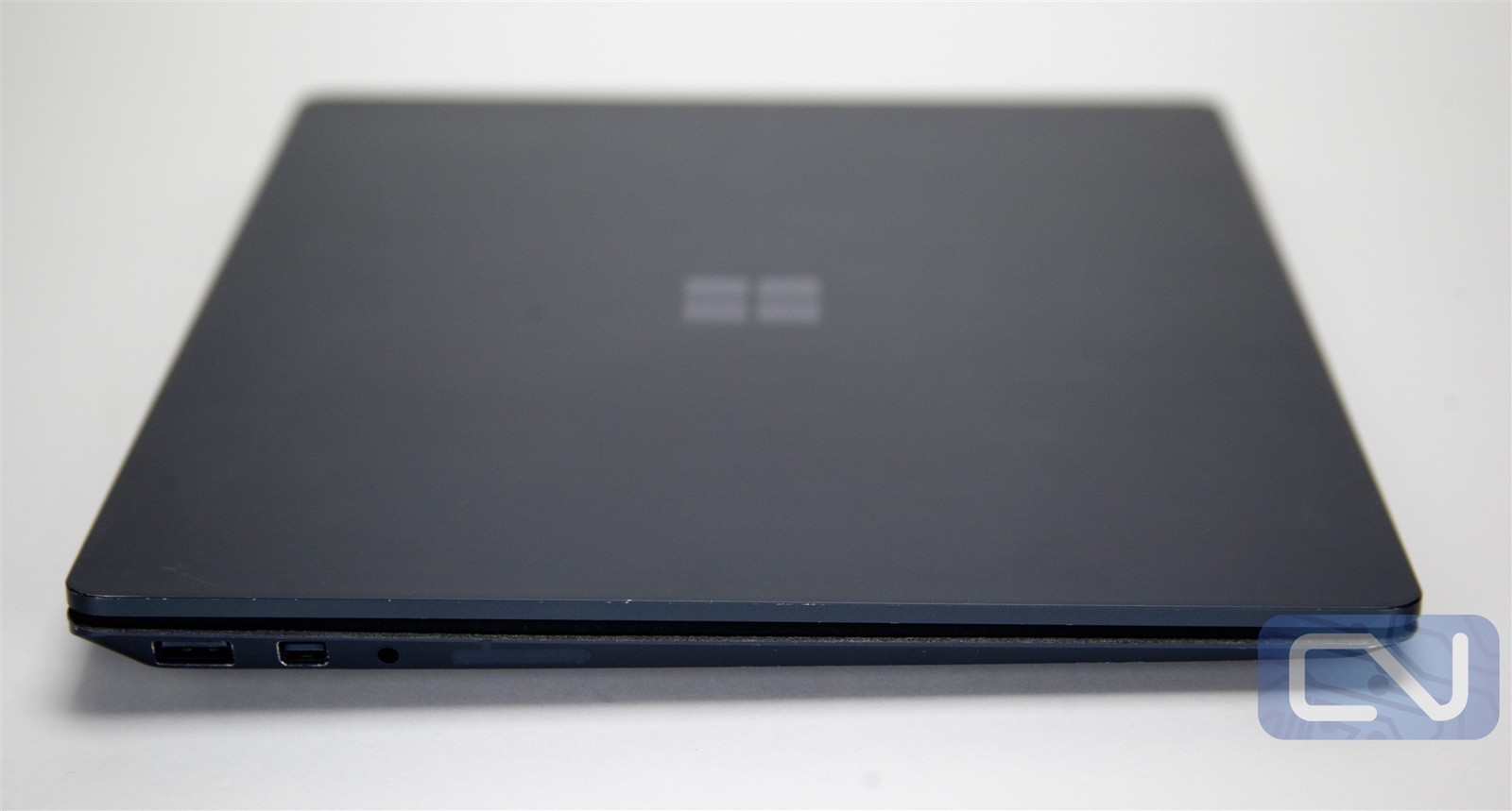 Microsoft Surface Laptop 1st Gen 13.5″ i7-7660U 8GB 256GB SSD Win 10 Pro NO AC