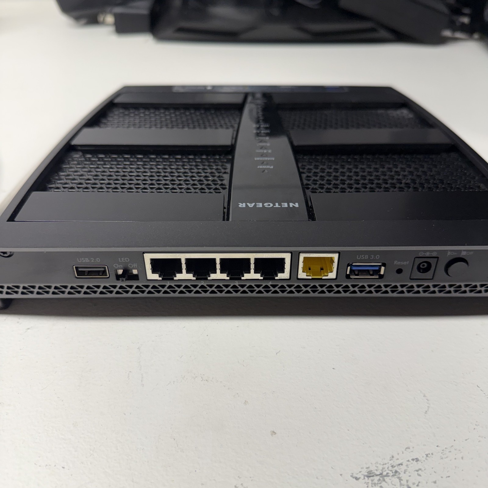 NETGEAR Nighthawk Combo: R8000 AC3200 Router + 2x EX7700 AC2200 Mesh Extenders