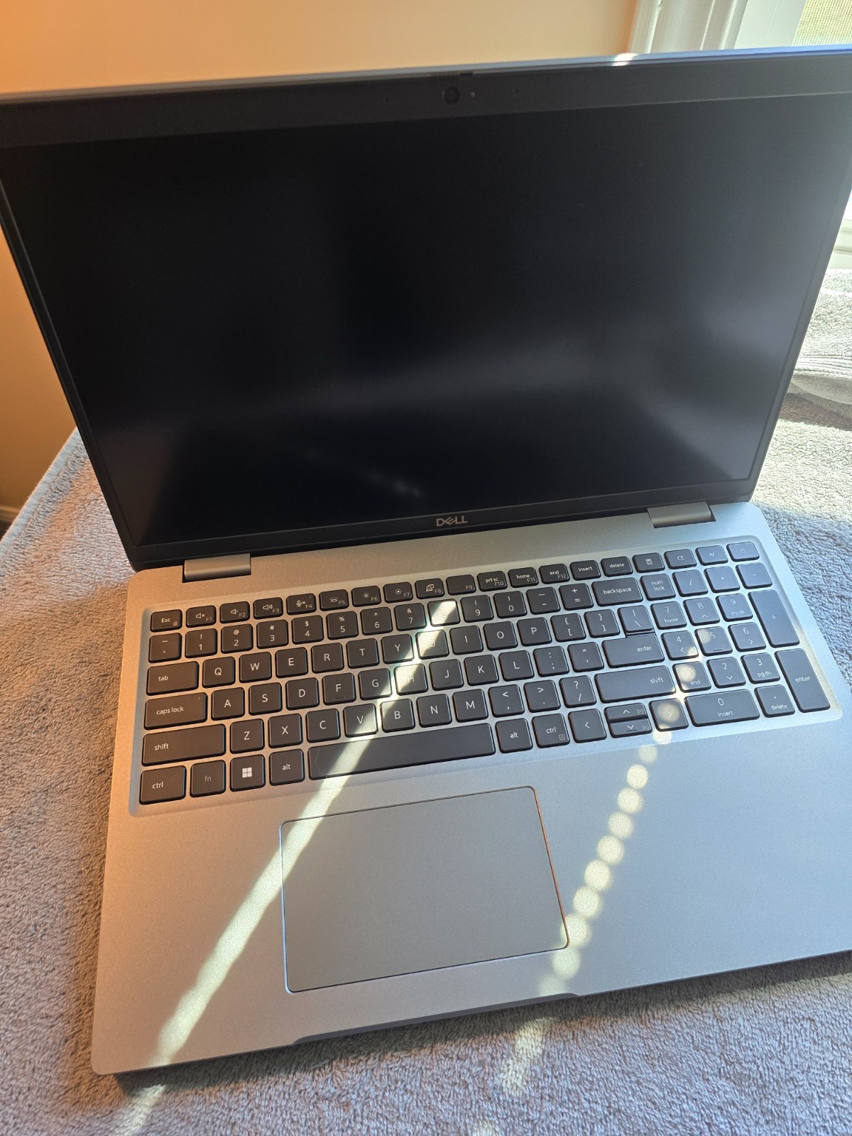 dell latitude 5530 i7-1255U / 64gb ram / windows 11 pro / Power adapter included