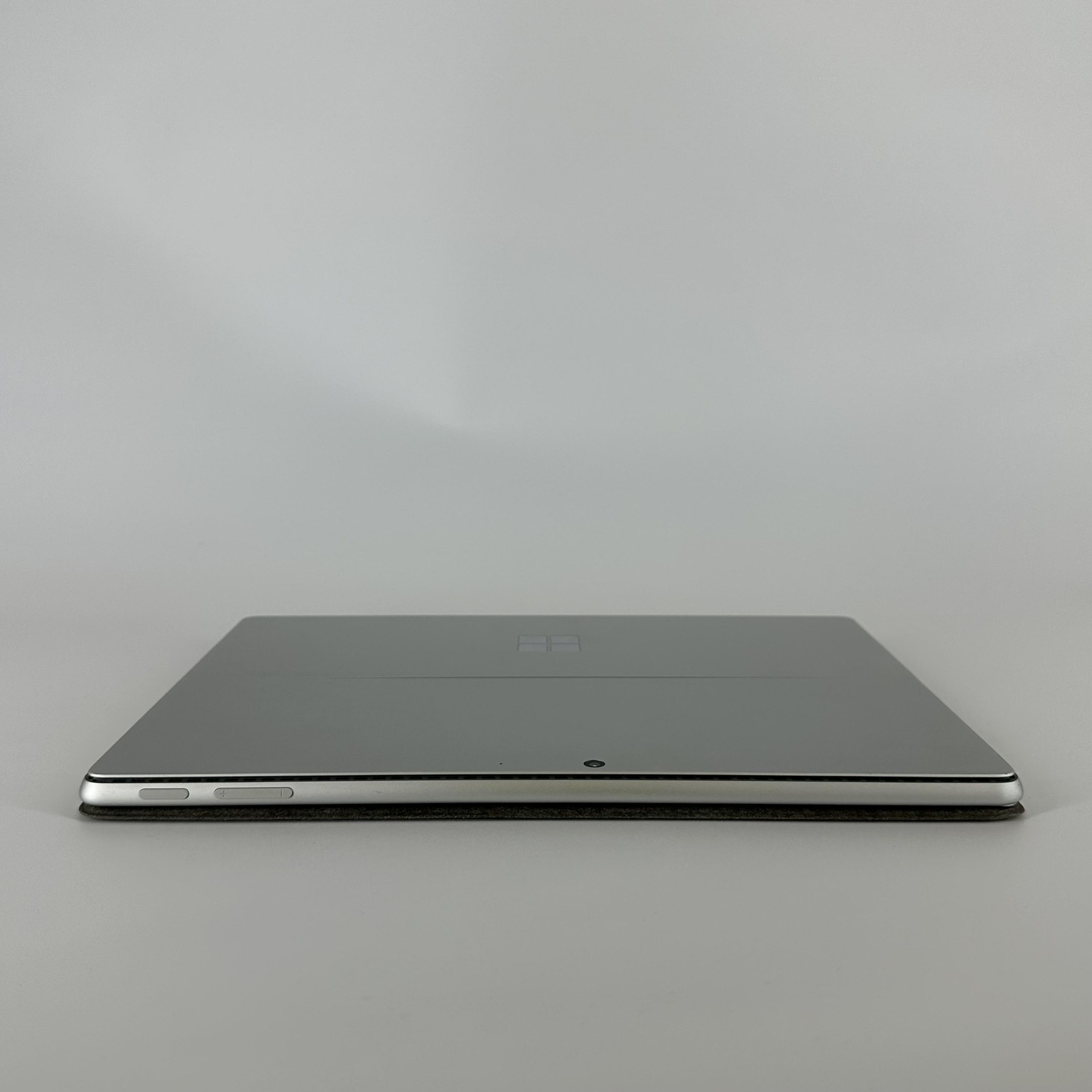 Microsoft Surface Pro 9 13 Platinum 2.7 GHz i7-1265U 16GB 256GB SSD Very Good