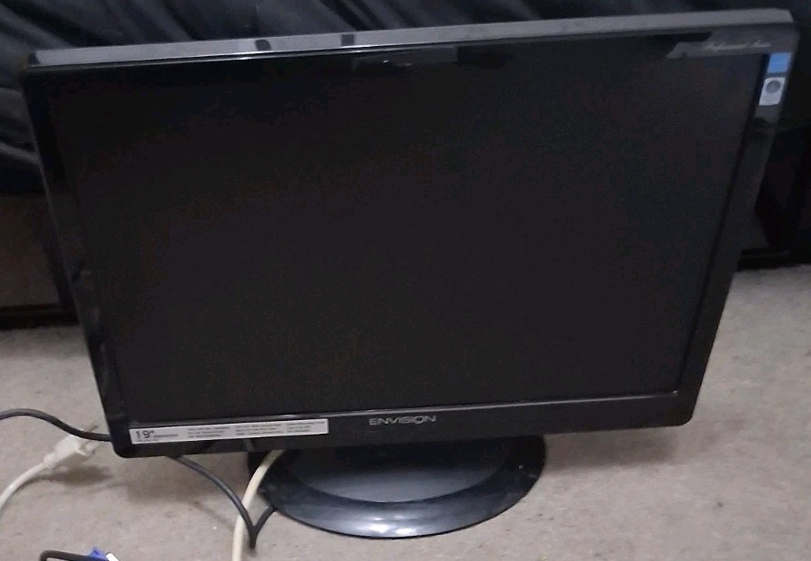 ENVISION PERIPHERALS G917W1 LCD WIDESCREEN CPU/GAME BLACK 19″ MONITOR + HOOKUPS!