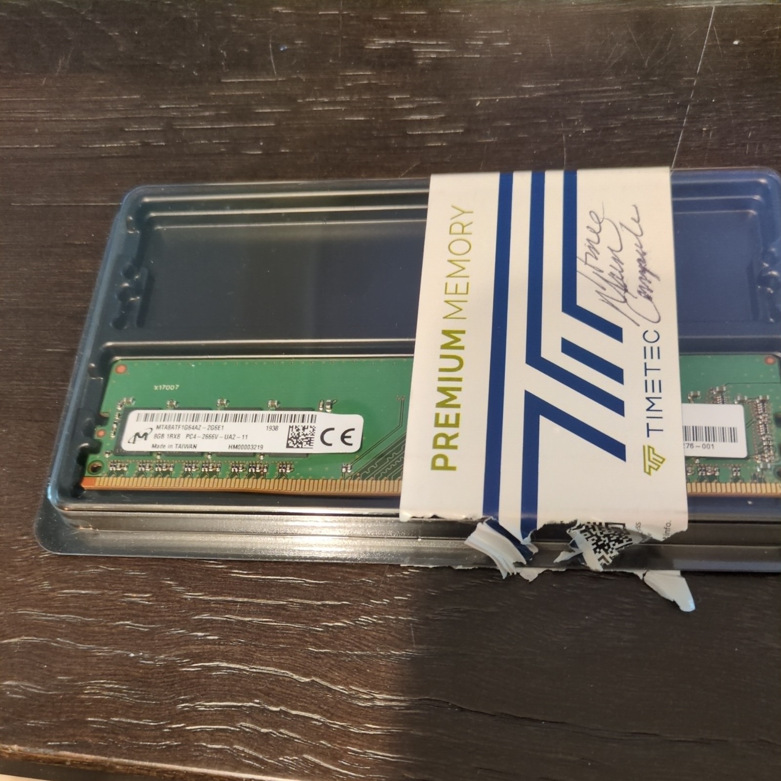 Micron 8GB PC4-21300 (DDR4-2666) Memory (MTA8ATF1G64AZ2G6E1)