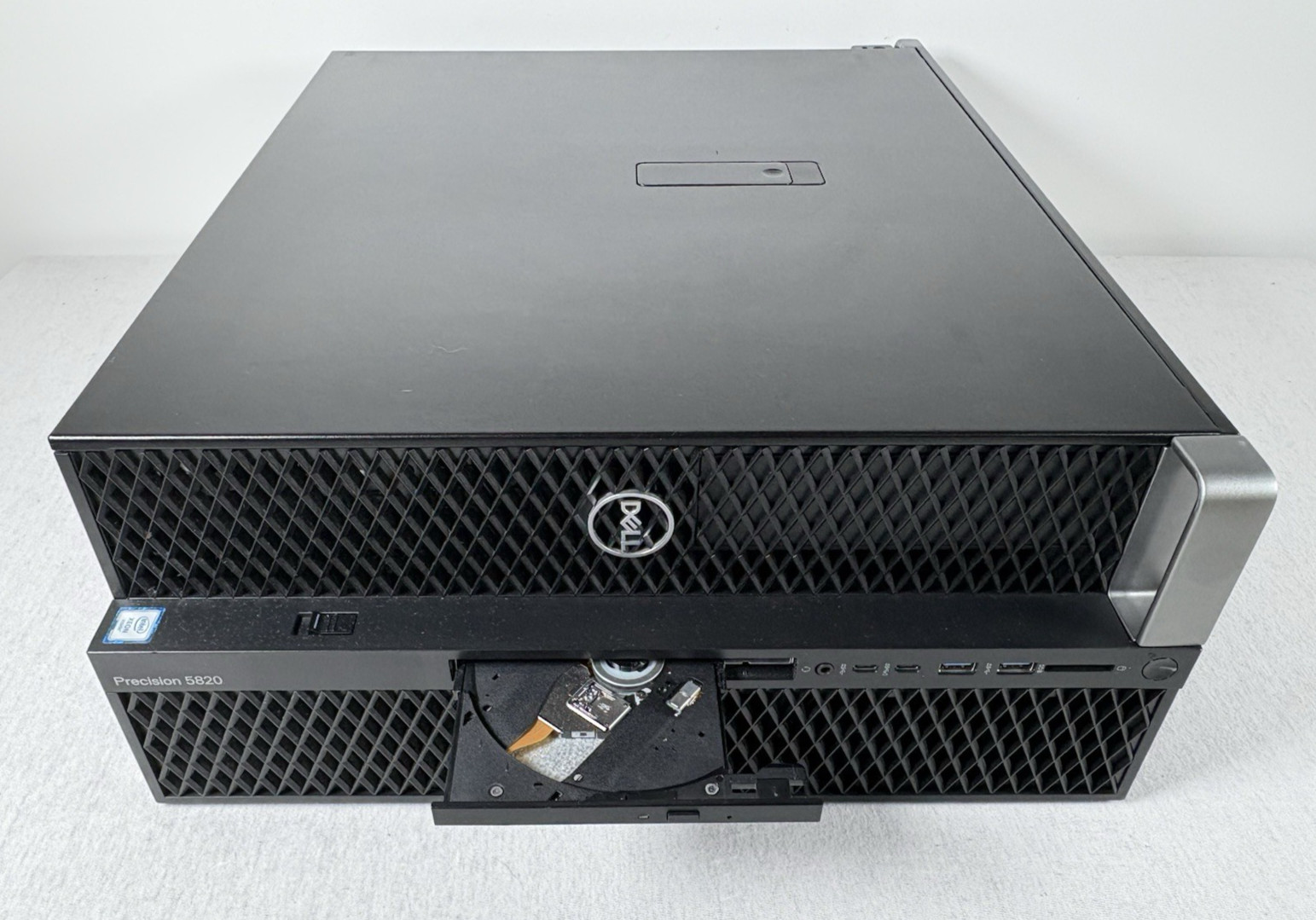 Dell Precision T5820 Xeon W-2123 @ 3.60GHz 32GB RAM 512GB SSD 3x 1TB HDD W11 Pro