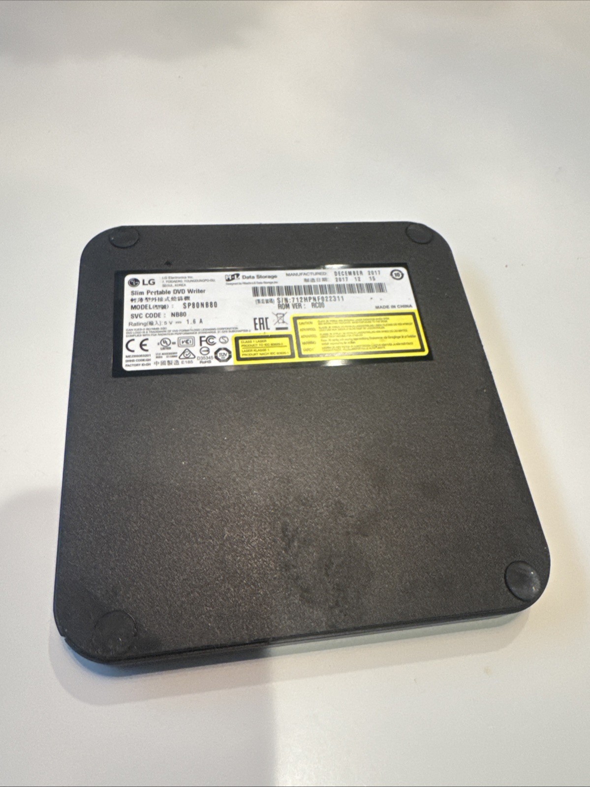 LG Ultra Slim Portable DVD Writer SP80NB80 – USB 2.0 Mac & Windows. (w)