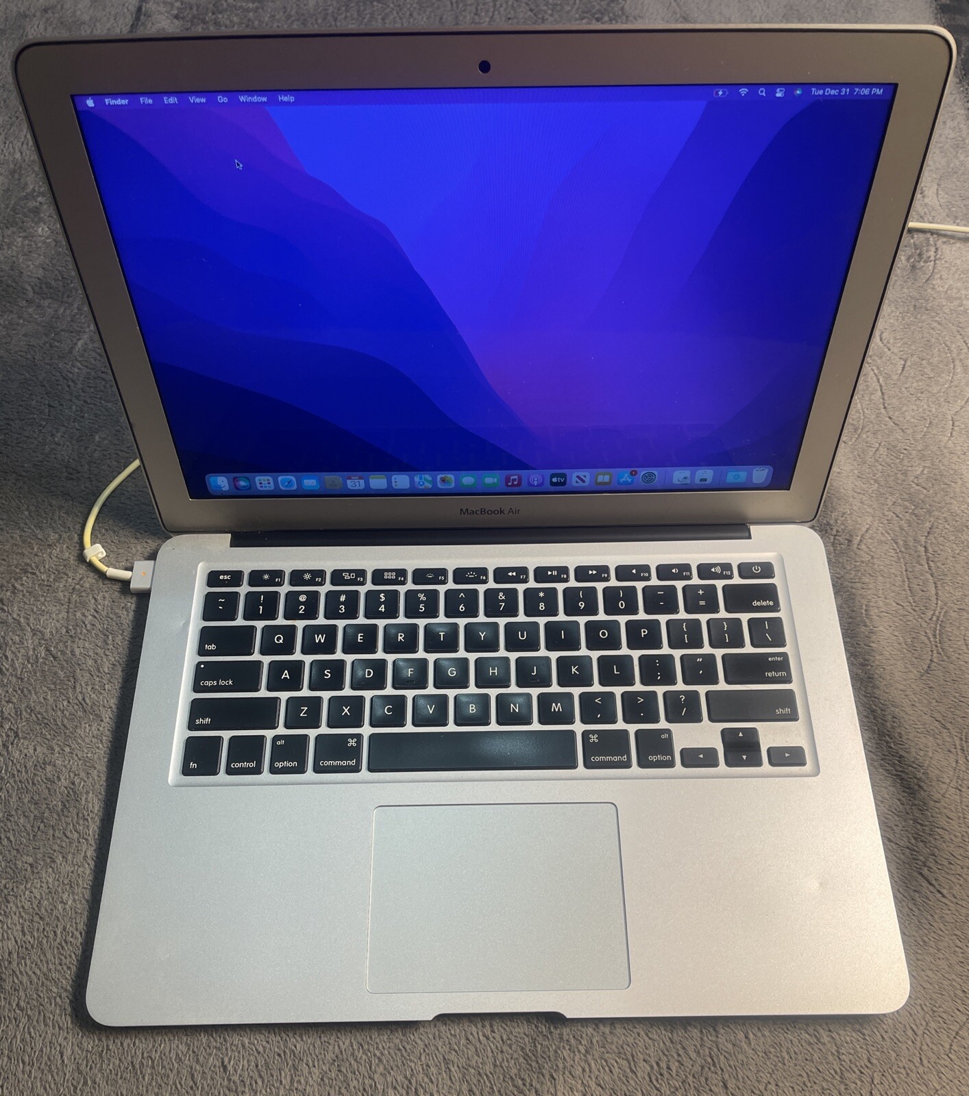 2015 Apple Macbook Air 13″ – Turbo i7 2.2GHZ 8GB 256GB SSD – OS Monterey BTO/CTO