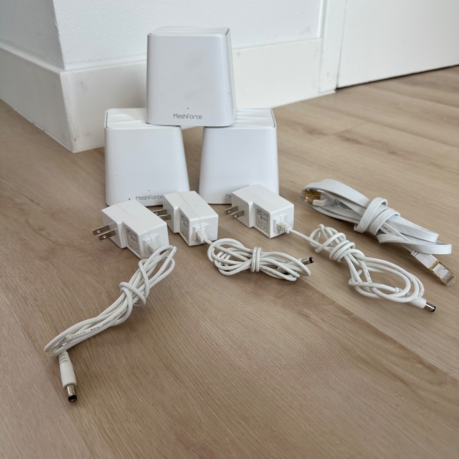 MeshForce M1 Whole Home Mesh AC1200 Dual Band WiFi System – Pack of 3