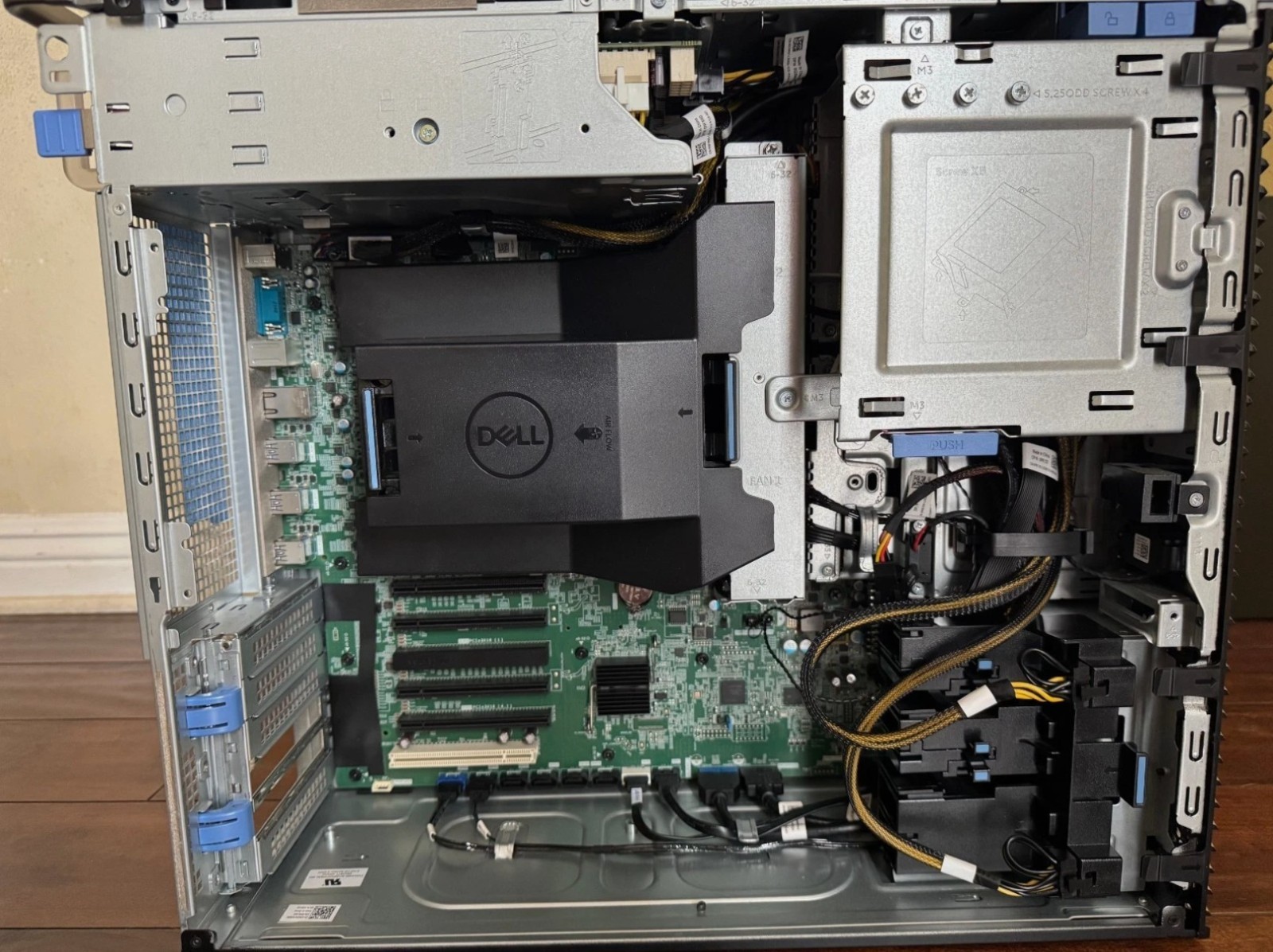 Dell Precision 5820 Xeon W2235 + Flex Bays + 950W PSU – No RAM / No SSD / No GPU