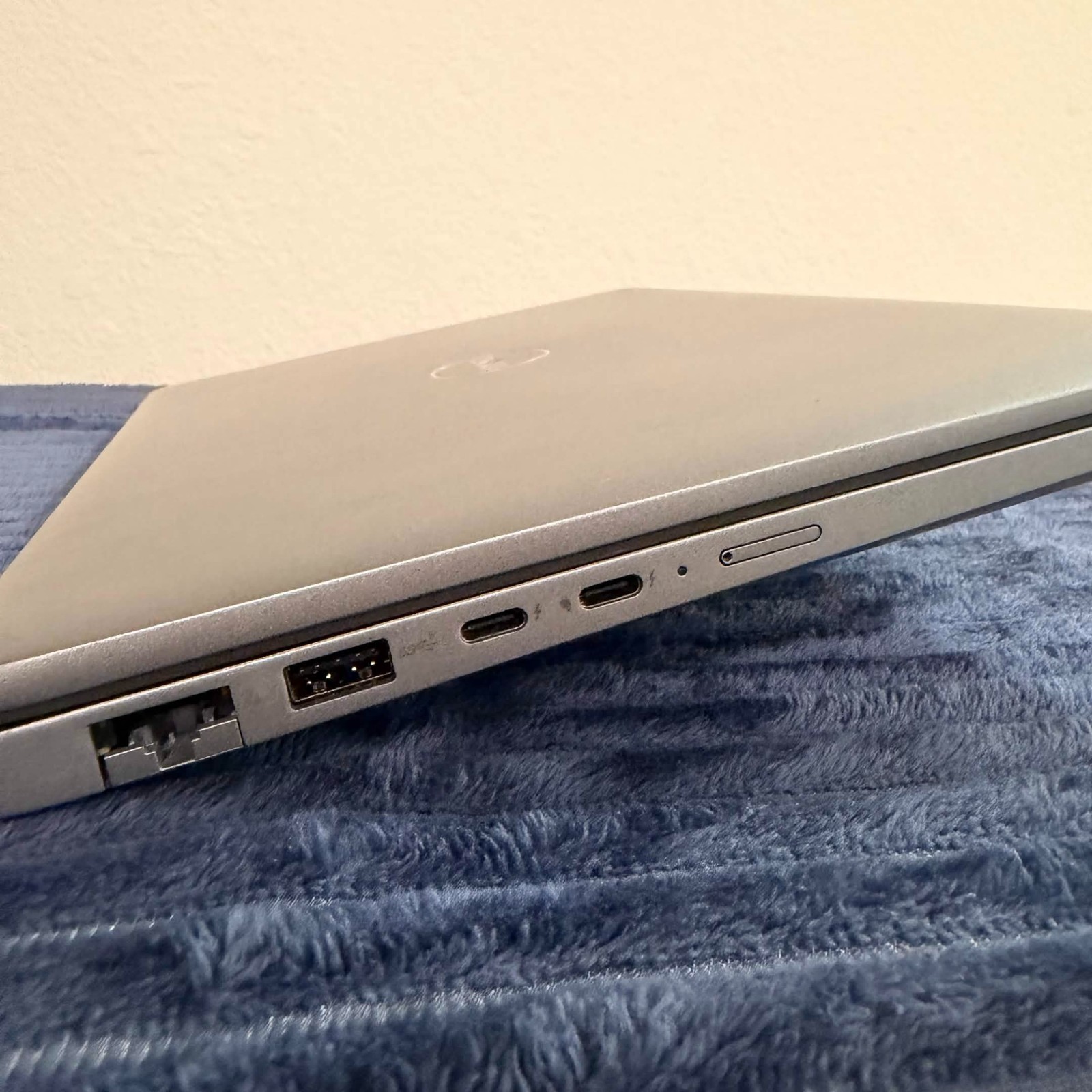 Dell Latitude 5450 14″ FHD 1.7 GHz Ultra 7 165U 16GB 512GB SSD Touch WIN11 PRO