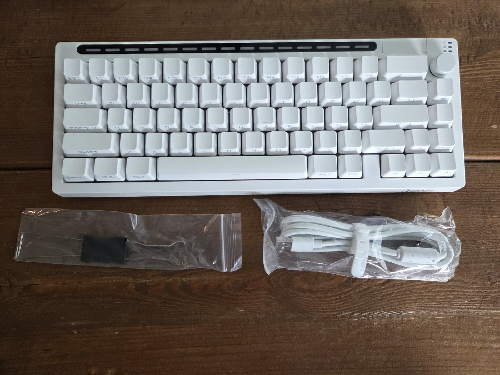 RECCAZR Keyboard – Open Source Customizable Wired Bluetooth Capable