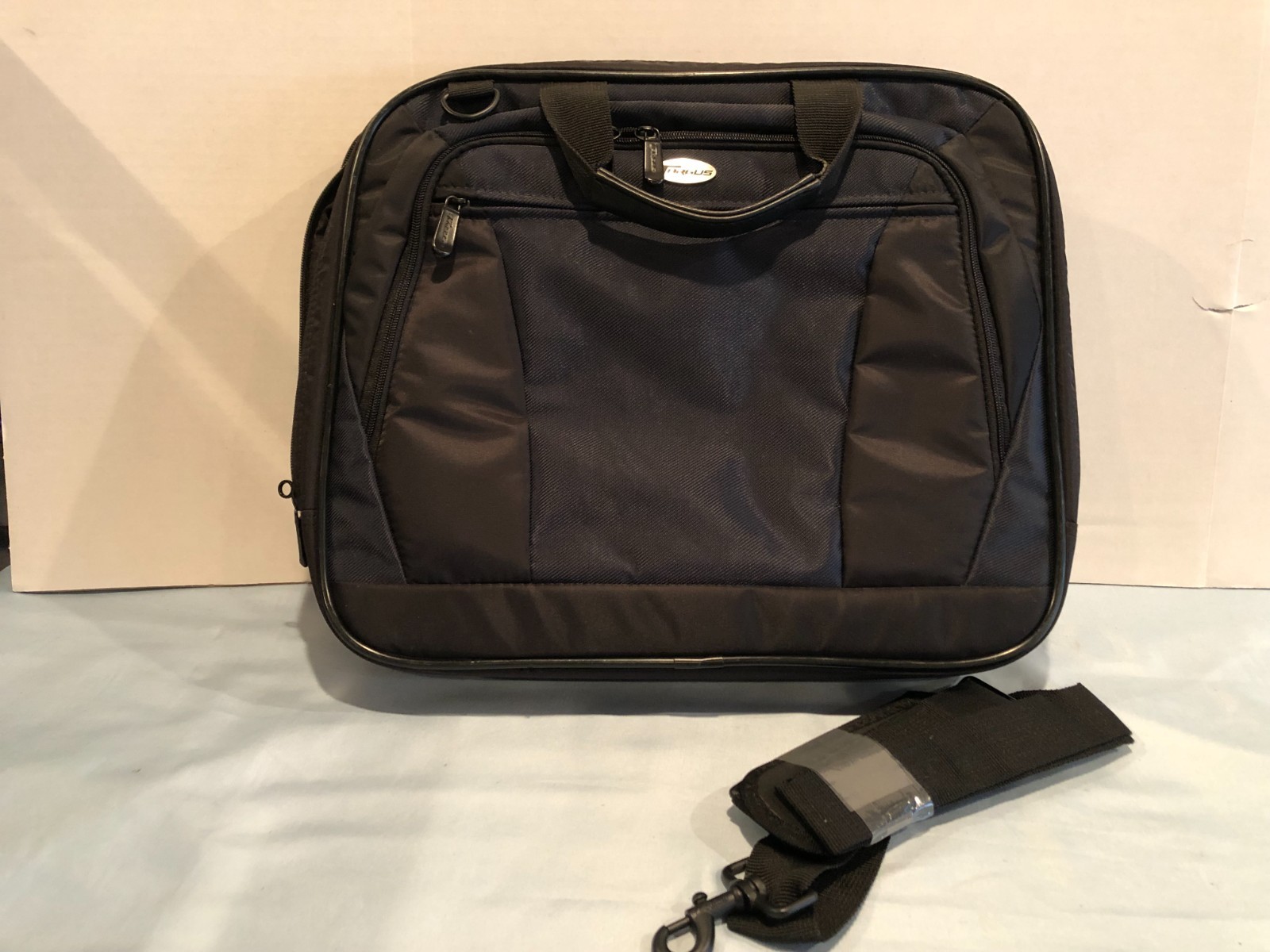 NWOT Targus Laptop Bag with Carry Strap – Blue & Black #G3
